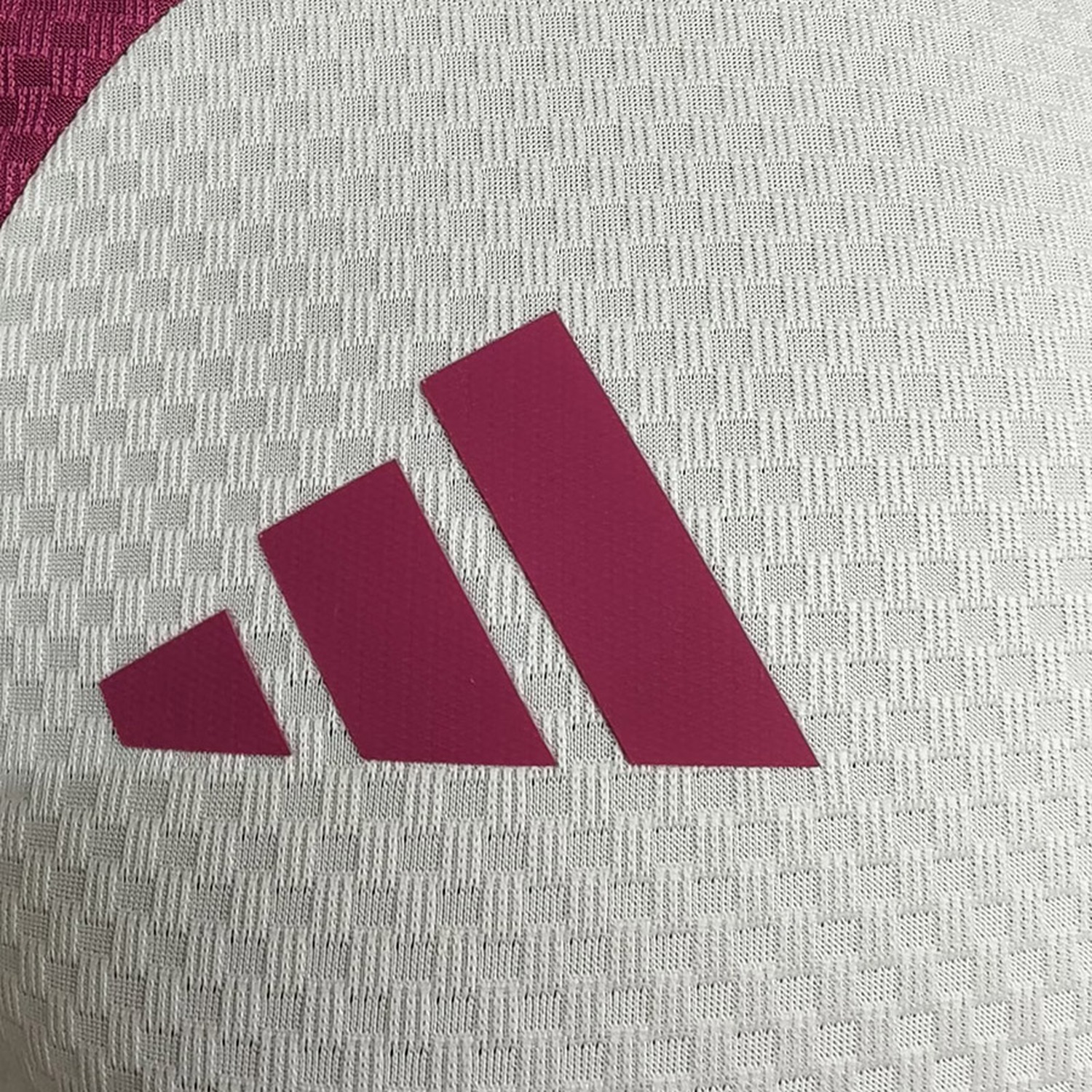 TKH-turbokithub-Real Madrid 26-27 White With Pink Training Vest - Fans Version