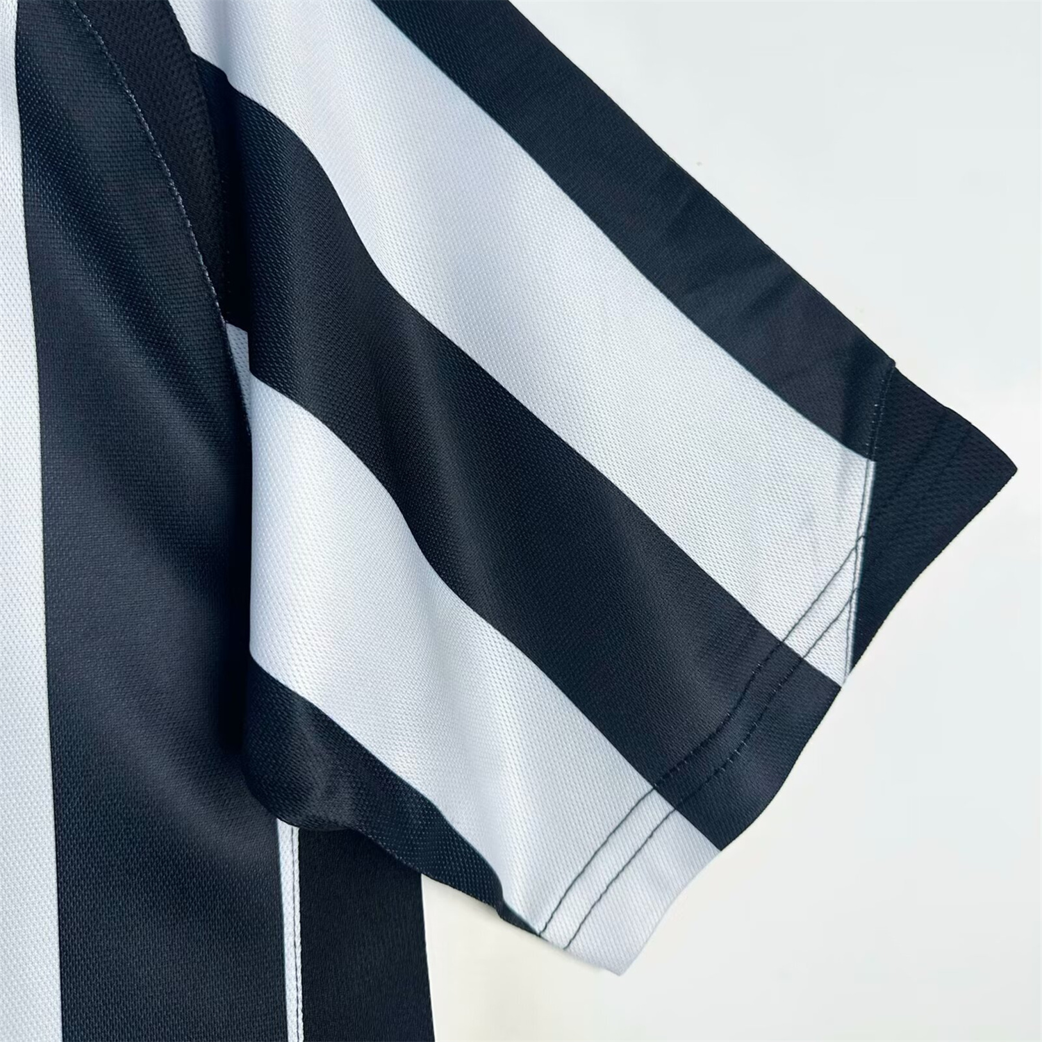 TKH-turbokithub-Retro Juventus 2005-06 Home Jersey