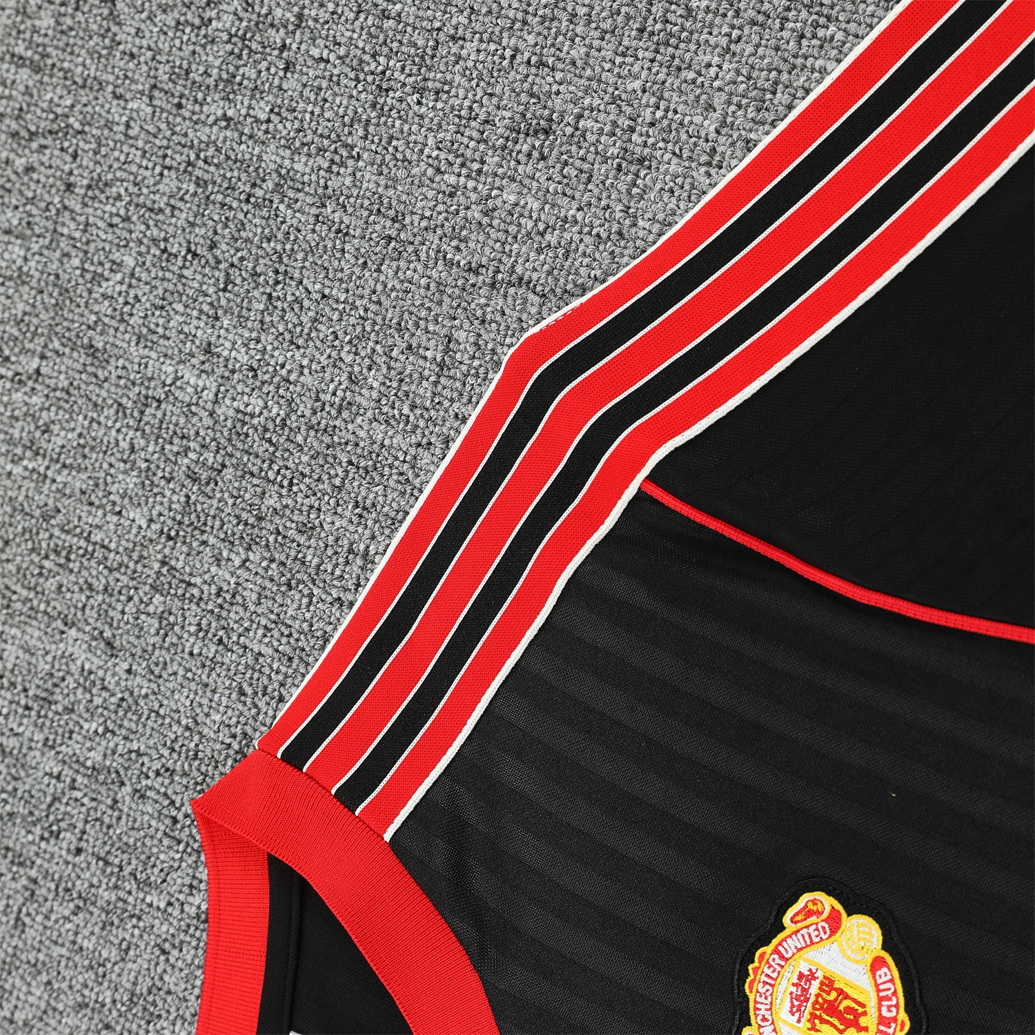 TKH-turbokithub-Manchester United 25-26 Short-Sleeve Training Set - Red Lines Black Top & Black Shorts