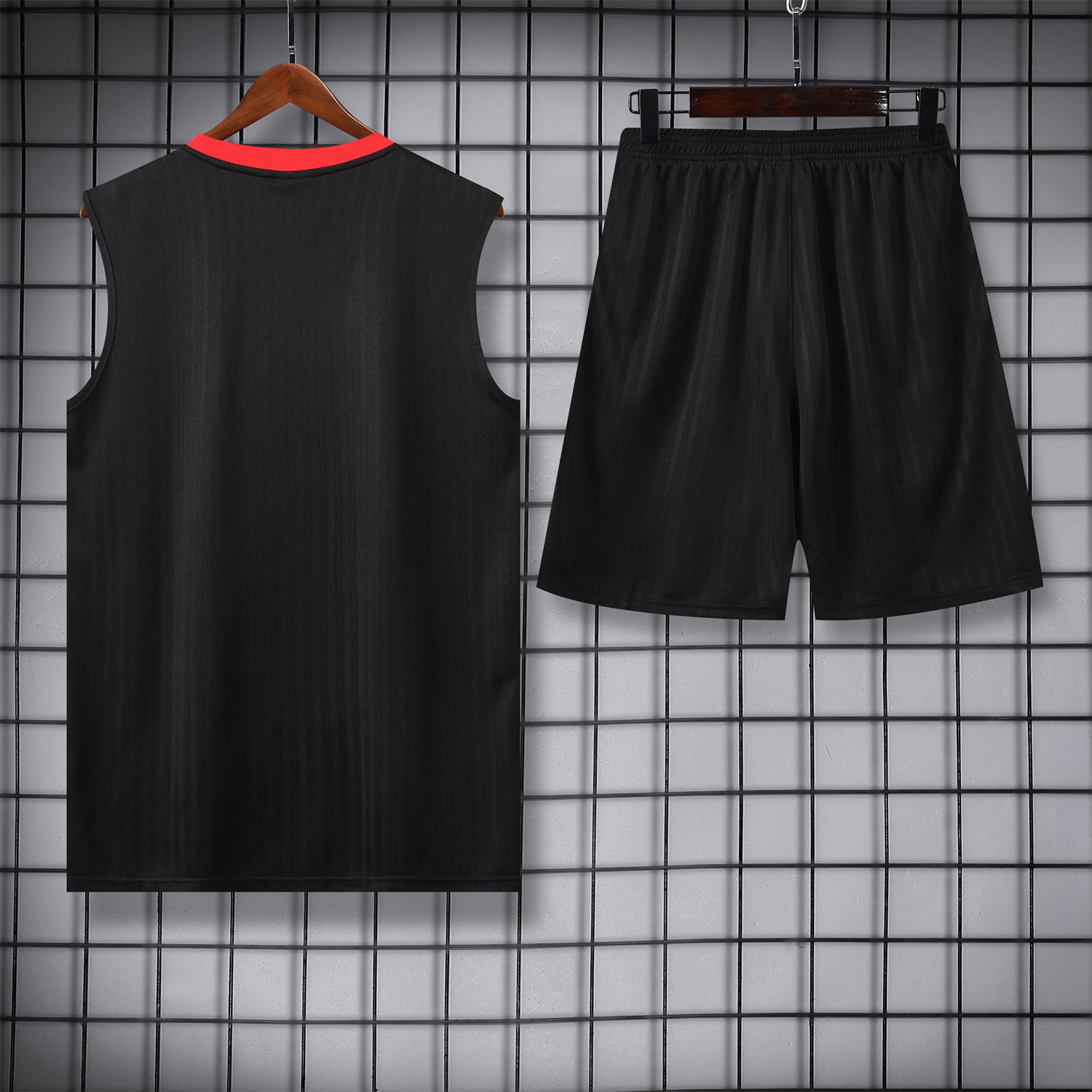 TKH-turbokithub-Manchester United 25-26 Vest Training Set - Red Retro Logo Black Vest & Black Shorts