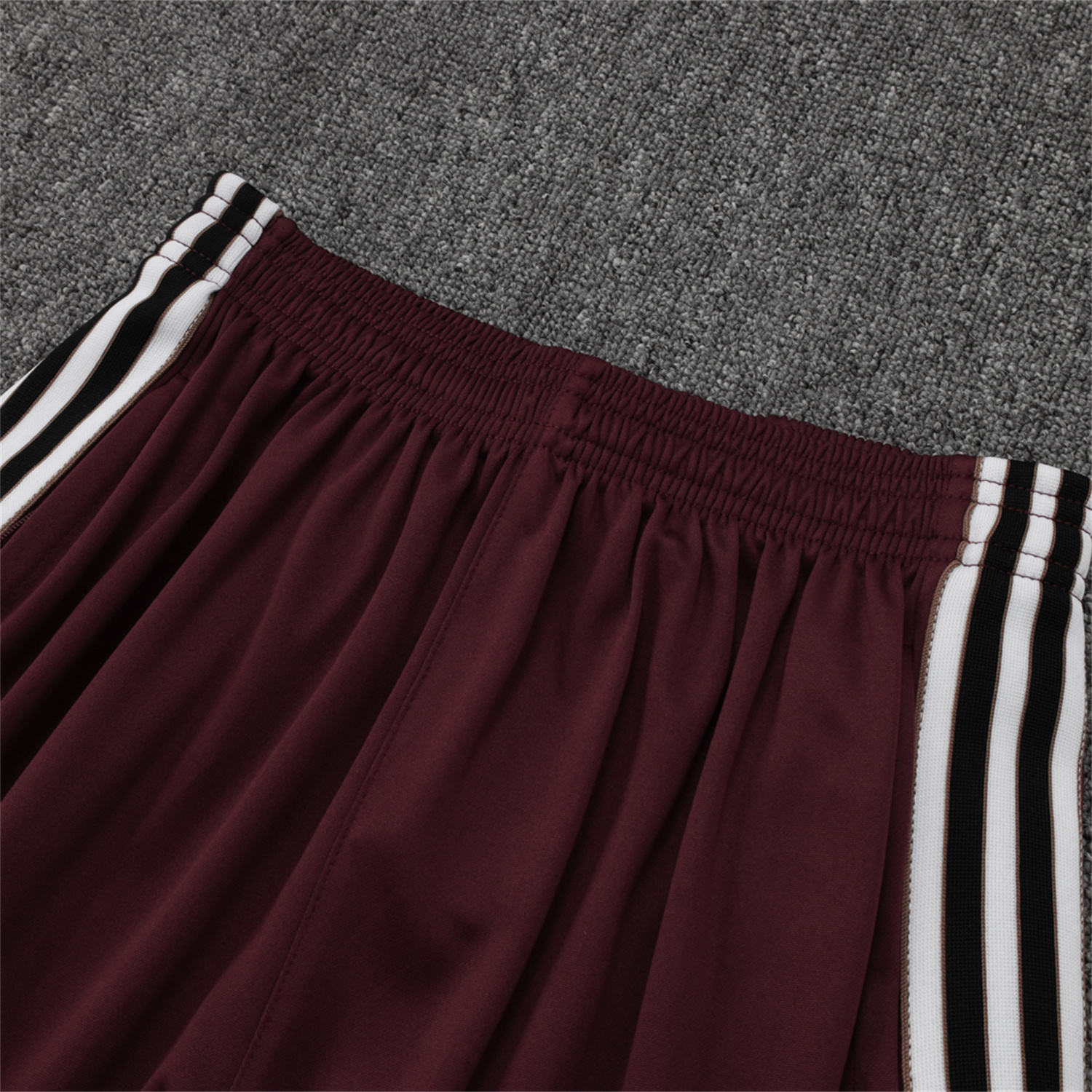 TKH-turbokithub-Ajax 25-26 Throwback Trefoil Short-Sleeve Training Set - Deep Red