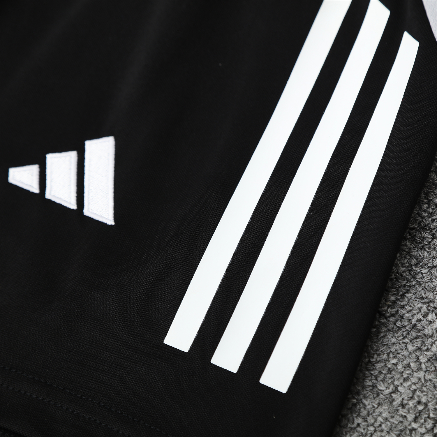 TKH-turbokithub-Real Madrid 25-26 Short-Sleeve Training Set - Green-Black Dragon Top & Black-White Shorts