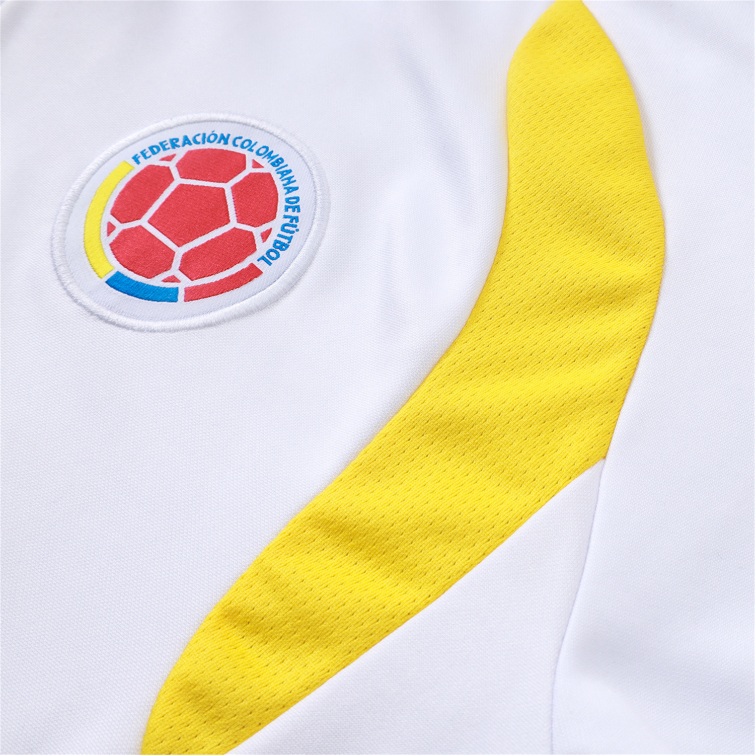 TKH-turbokithub-Colombia 2026 Long Sleeve Training Set - White Top & Black Pants