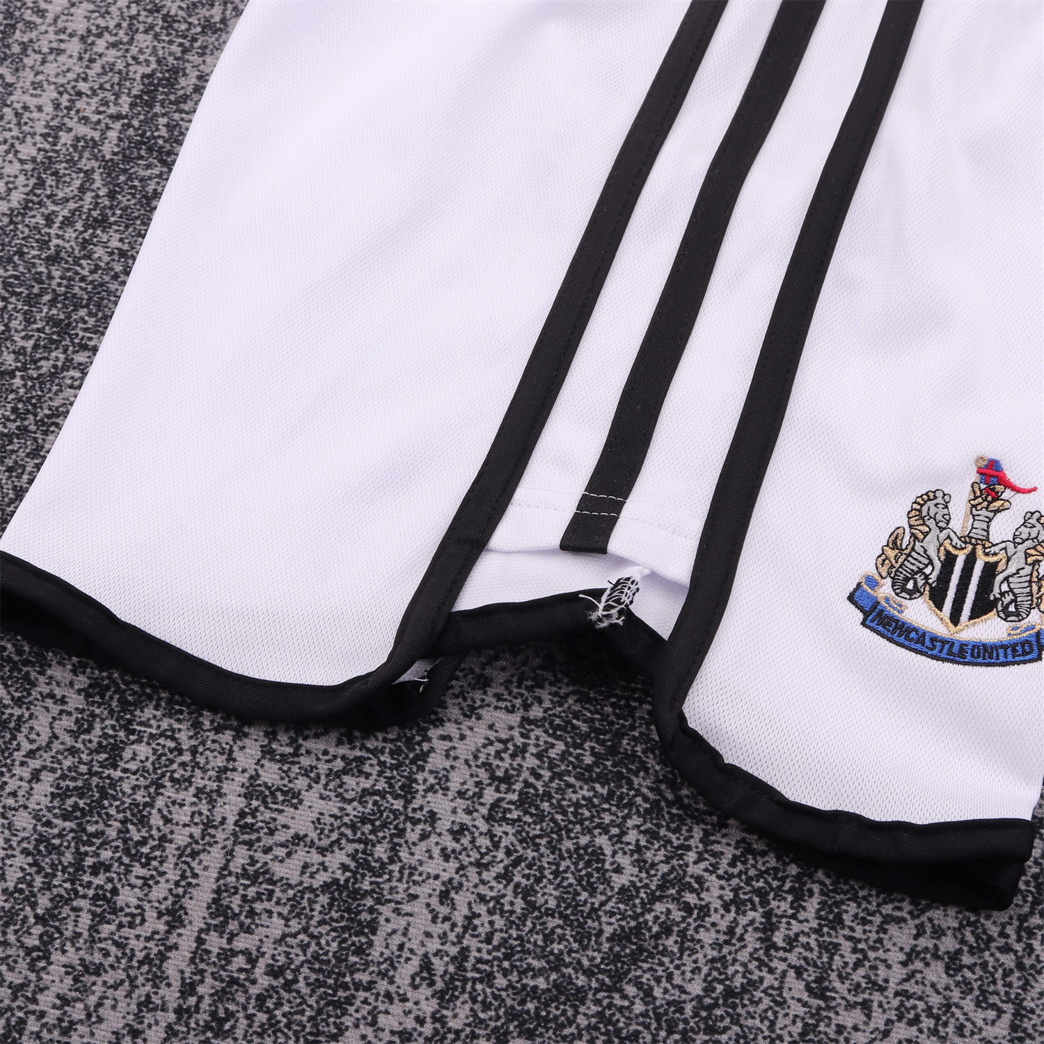 TKH-turbokithub-Retro Newcastle United 2000-01 Away Kids Kit
