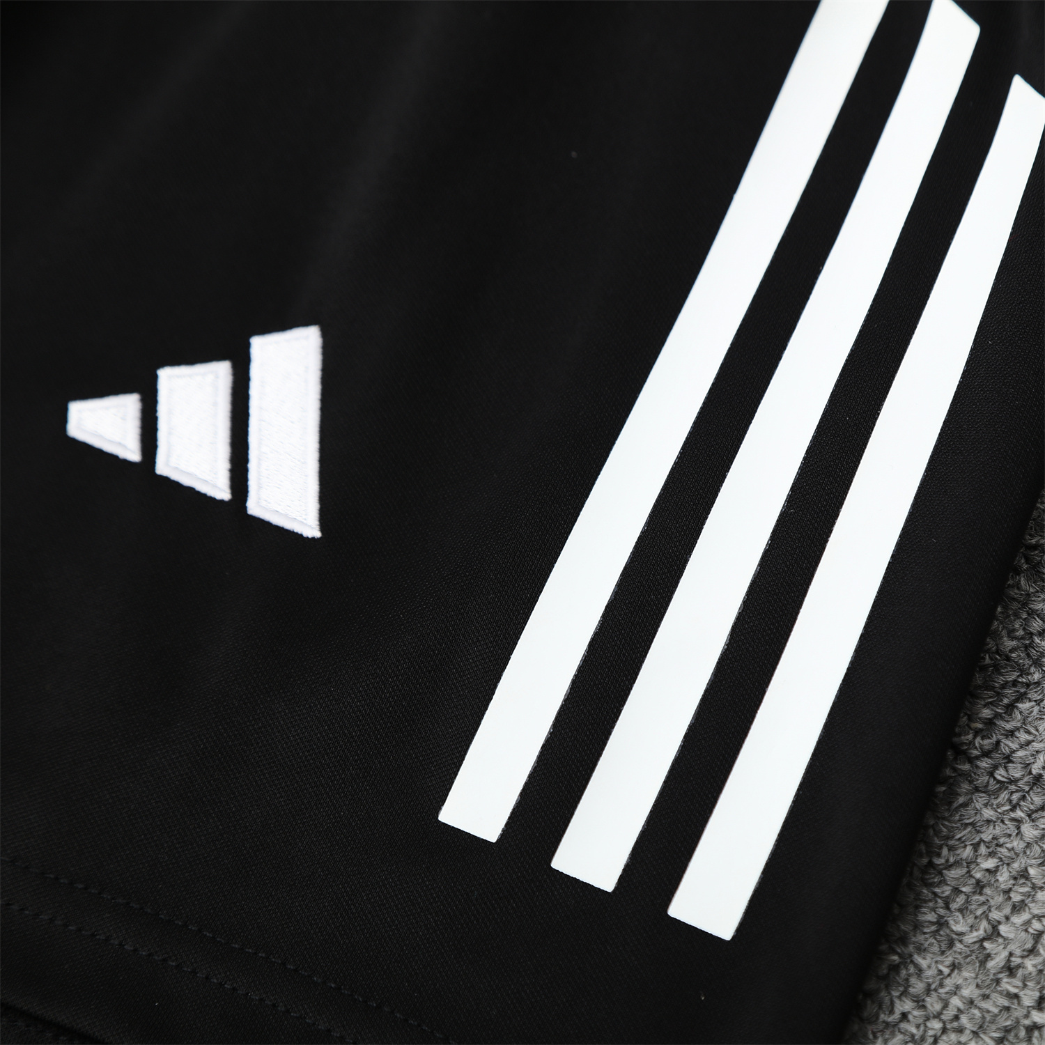 TKH-turbokithub-Real Madrid 25-26 Short-Sleeve Training Set - Blue Black Dragon Top & Black-White Shorts