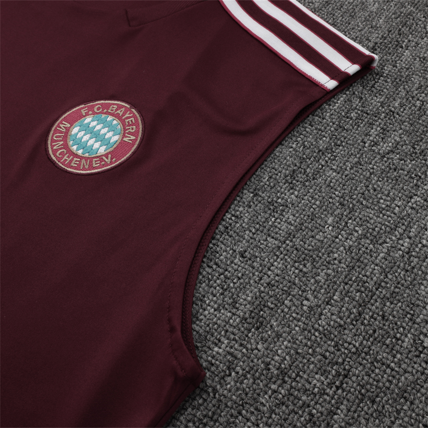TKH-turbokithub-Bayern Munich 25-26 Throwback Trefoil Vest Training Set - Deep Red