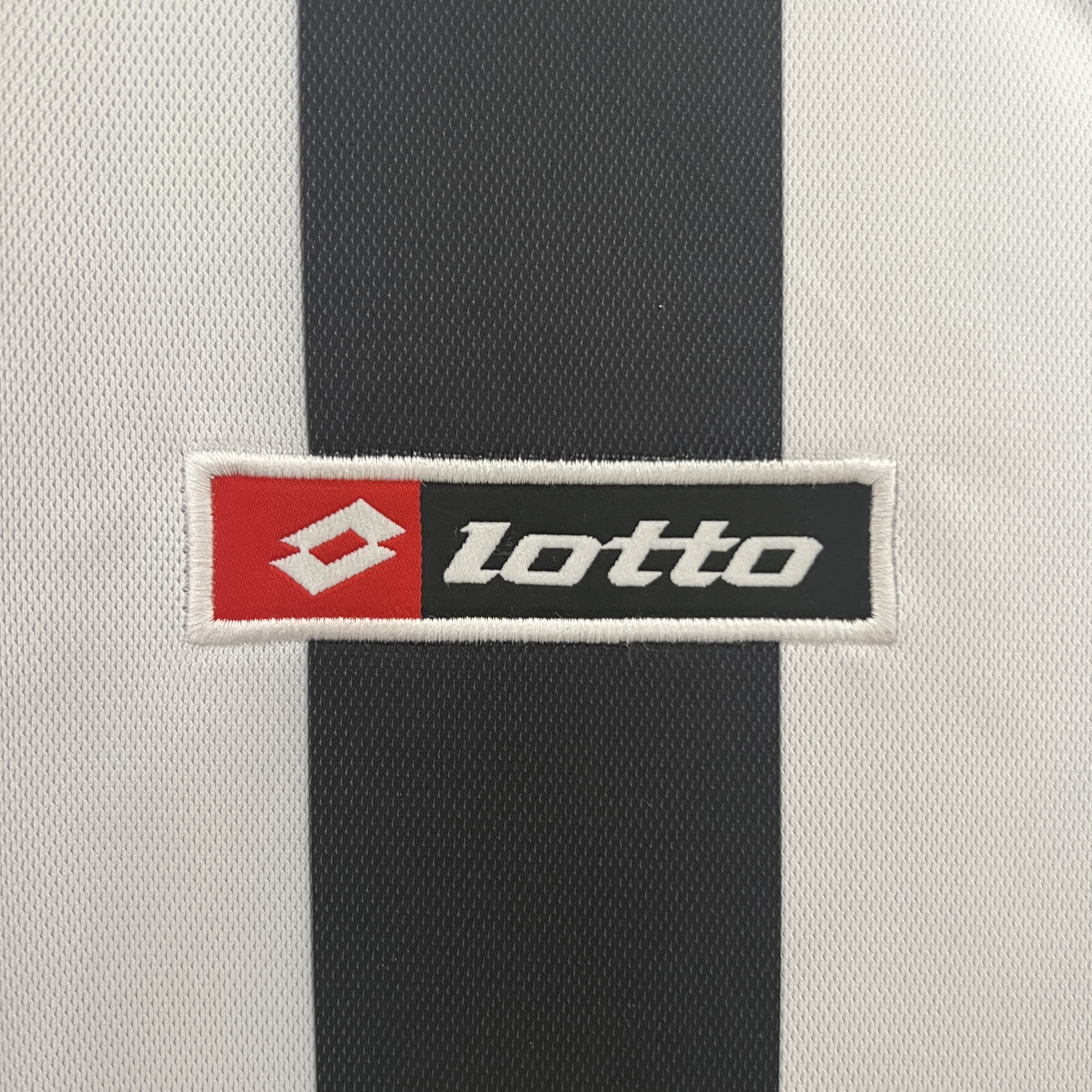 TKH-turbokithub-Retro Juventus 2001-02 Home Stadium Jersey