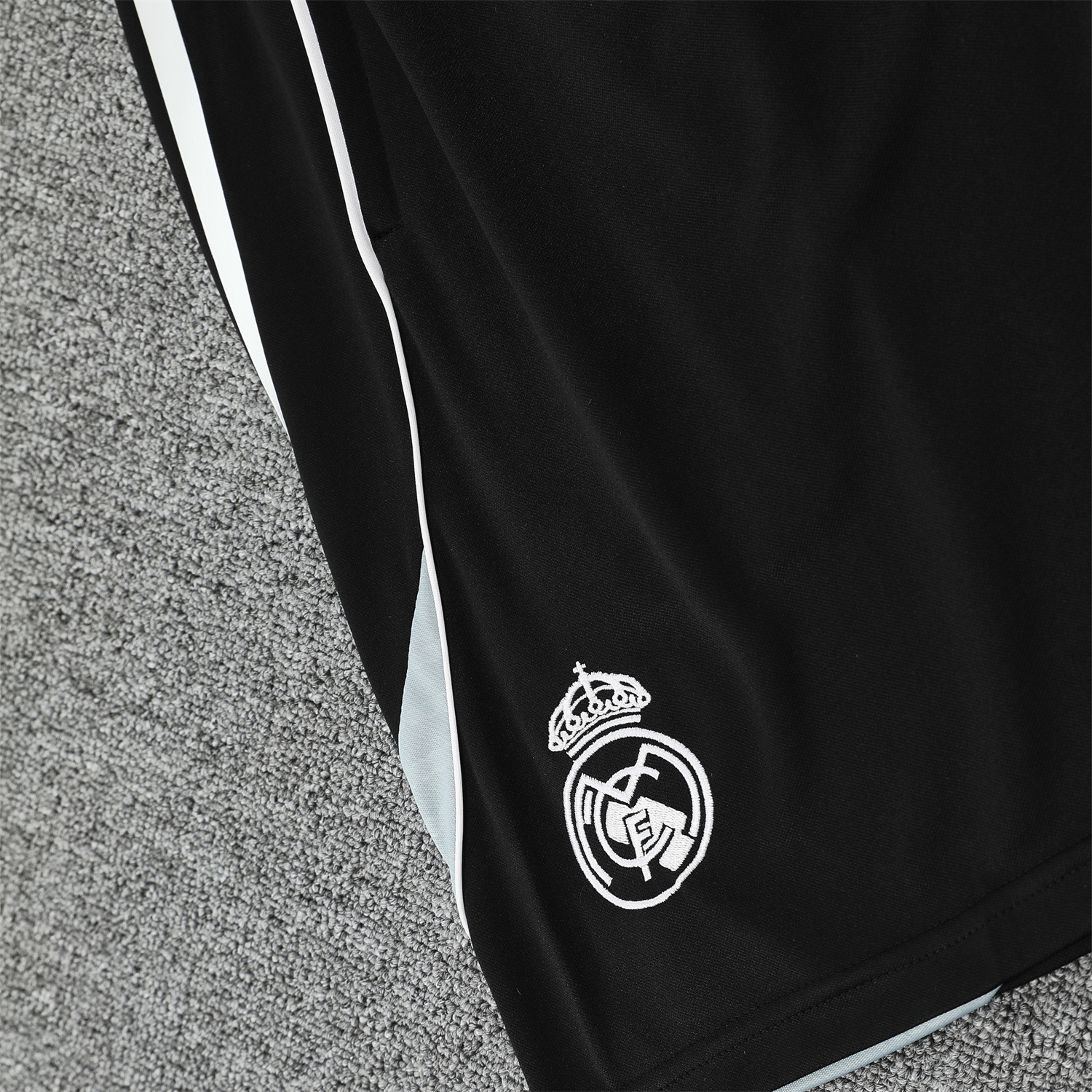 TKH-turbokithub-Real Madrid 25-26 Vest Training Set - Grey And White Vest & Black Shorts
