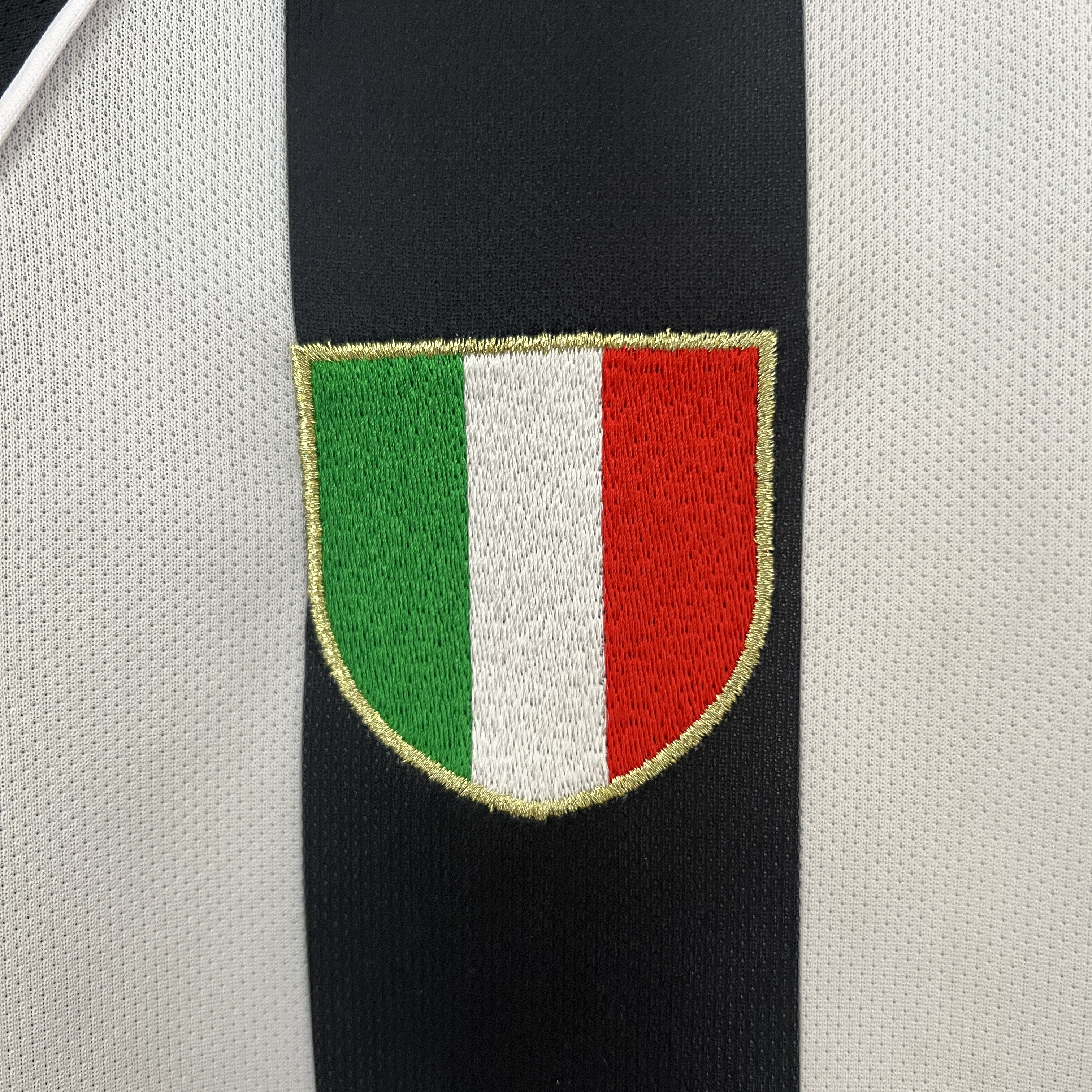 TKH-turbokithub-Retro Juventus 2002-03 European Home Jersey