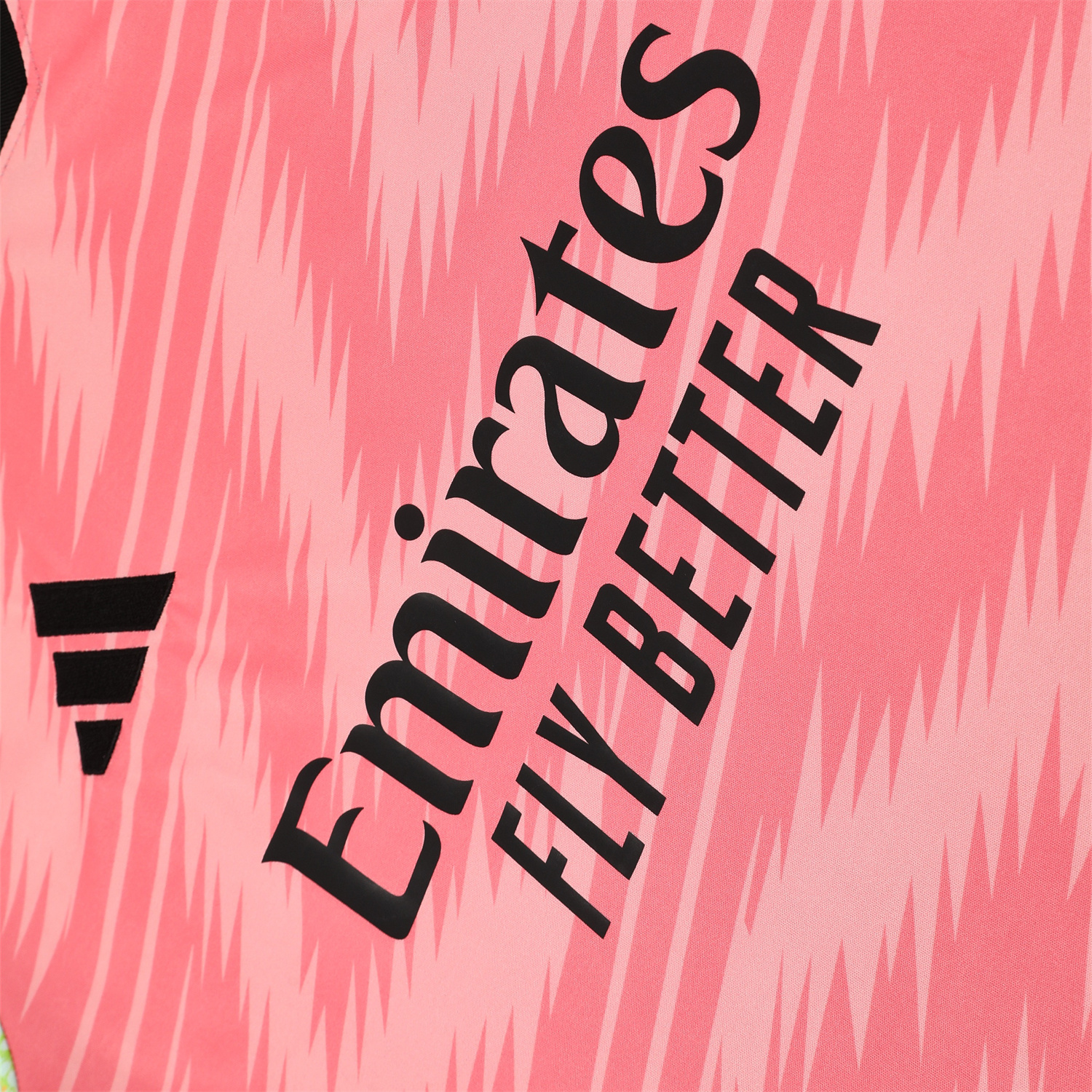 TKH-turbokithub-Real Madrid 25-26 Short-Sleeve Training Set - Pink Arrow Pattern Top & Black Shorts