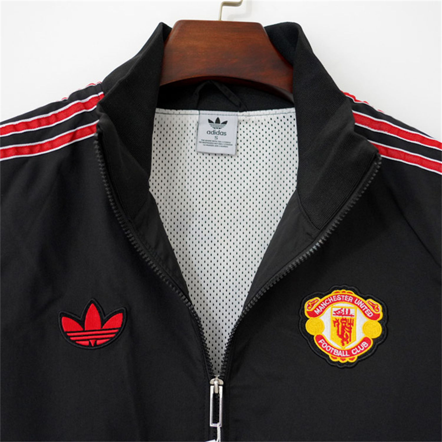 TKH-turbokithub-Retro Manchester United 24-25 Windbreaker Jacket - Black Red Sripe
