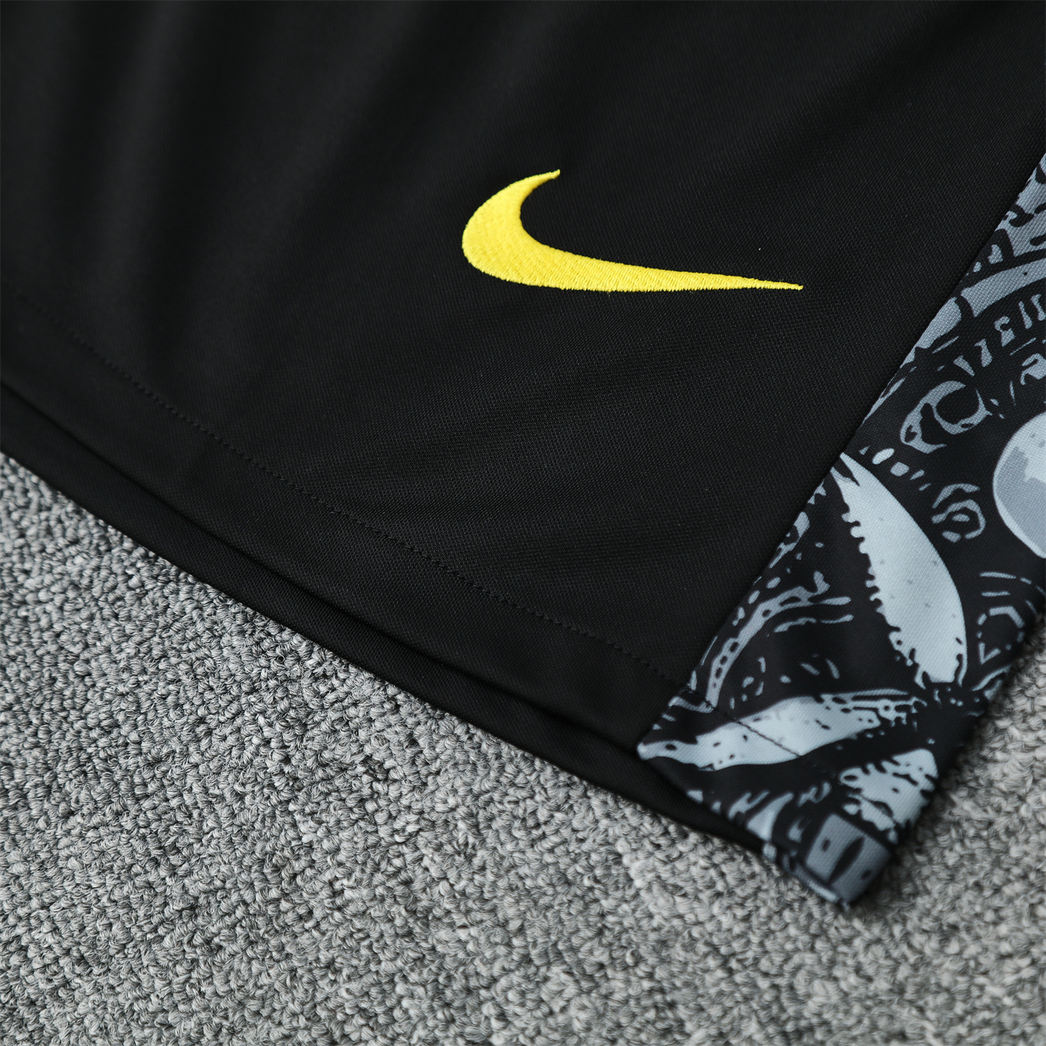TKH-turbokithub-Brazil 25-26 Gray Jesus Statue Short-Sleeve Training Set - Gray Top & Black Shorts