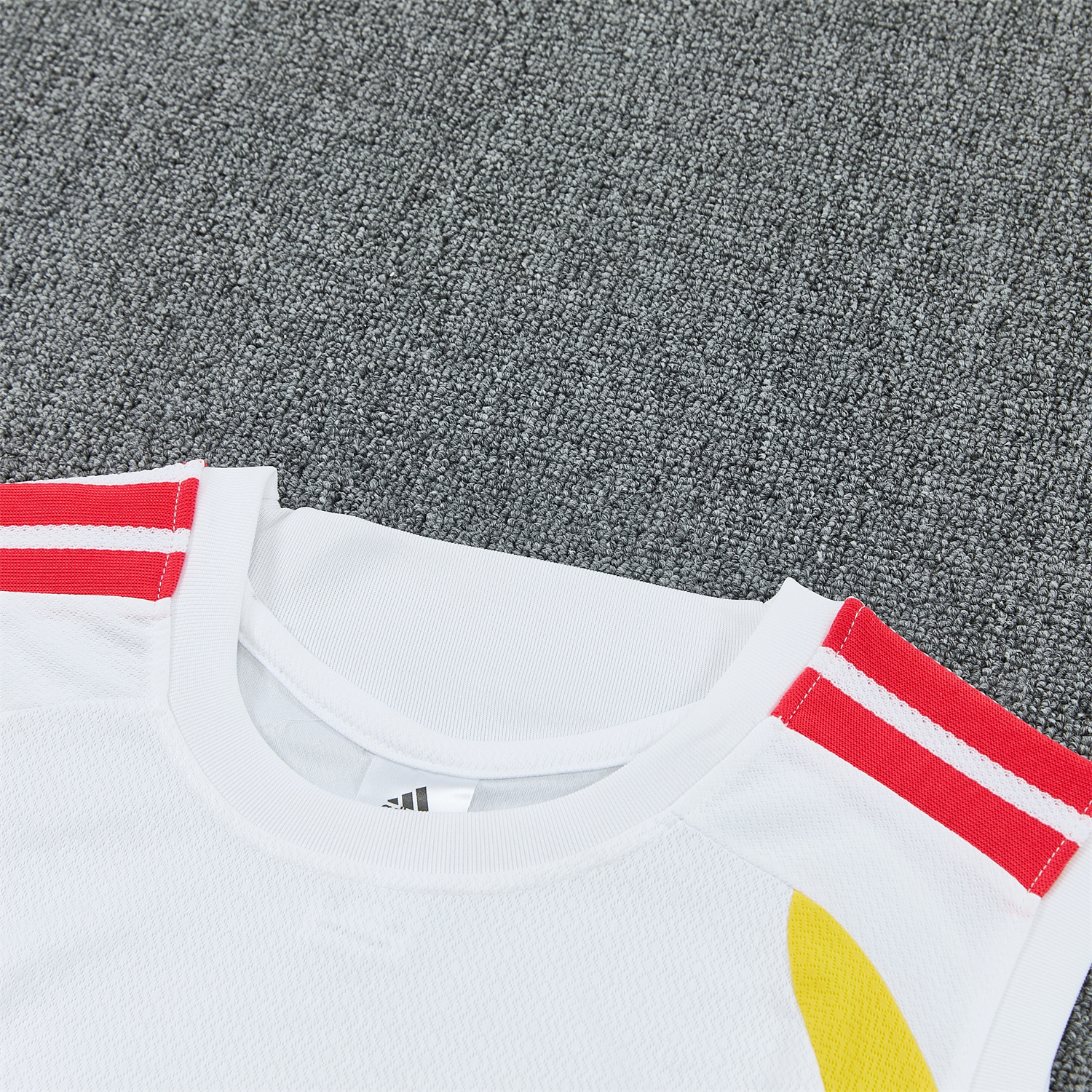TKH-turbokithub-Colombia 2026 Vest Training Set - White Vest and Blue Shorts