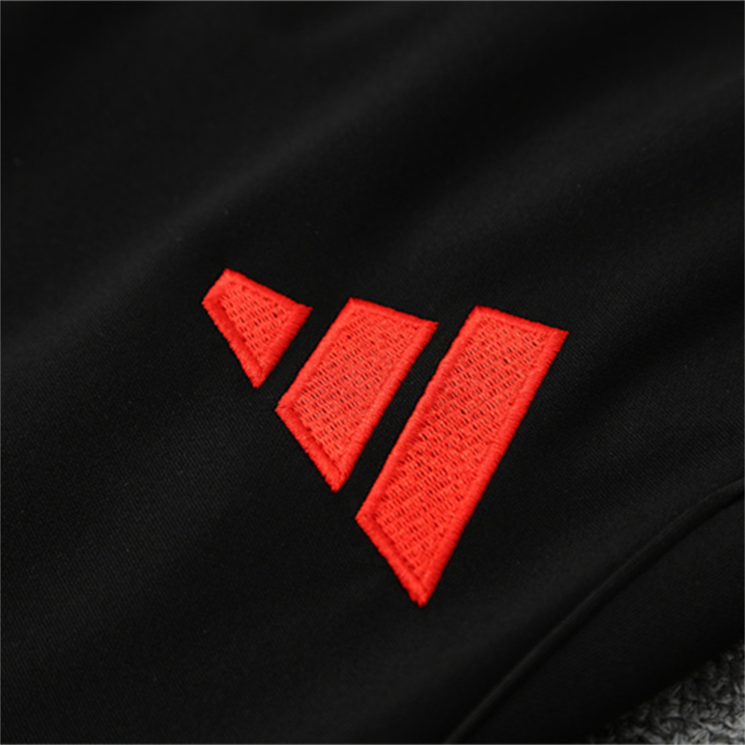 TKH-turbokithub-Liver.pool 25-26 Long Sleeve Training Set - White Top & Black Pants