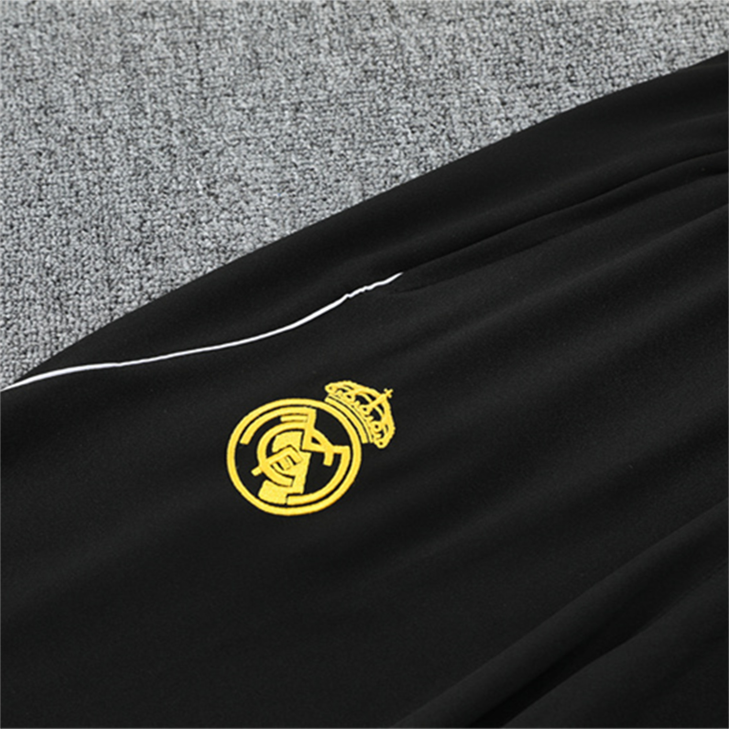 TKH-turbokithub-Real Madrid 25-26 Long Sleeve Training Set - White Top & Black Pants