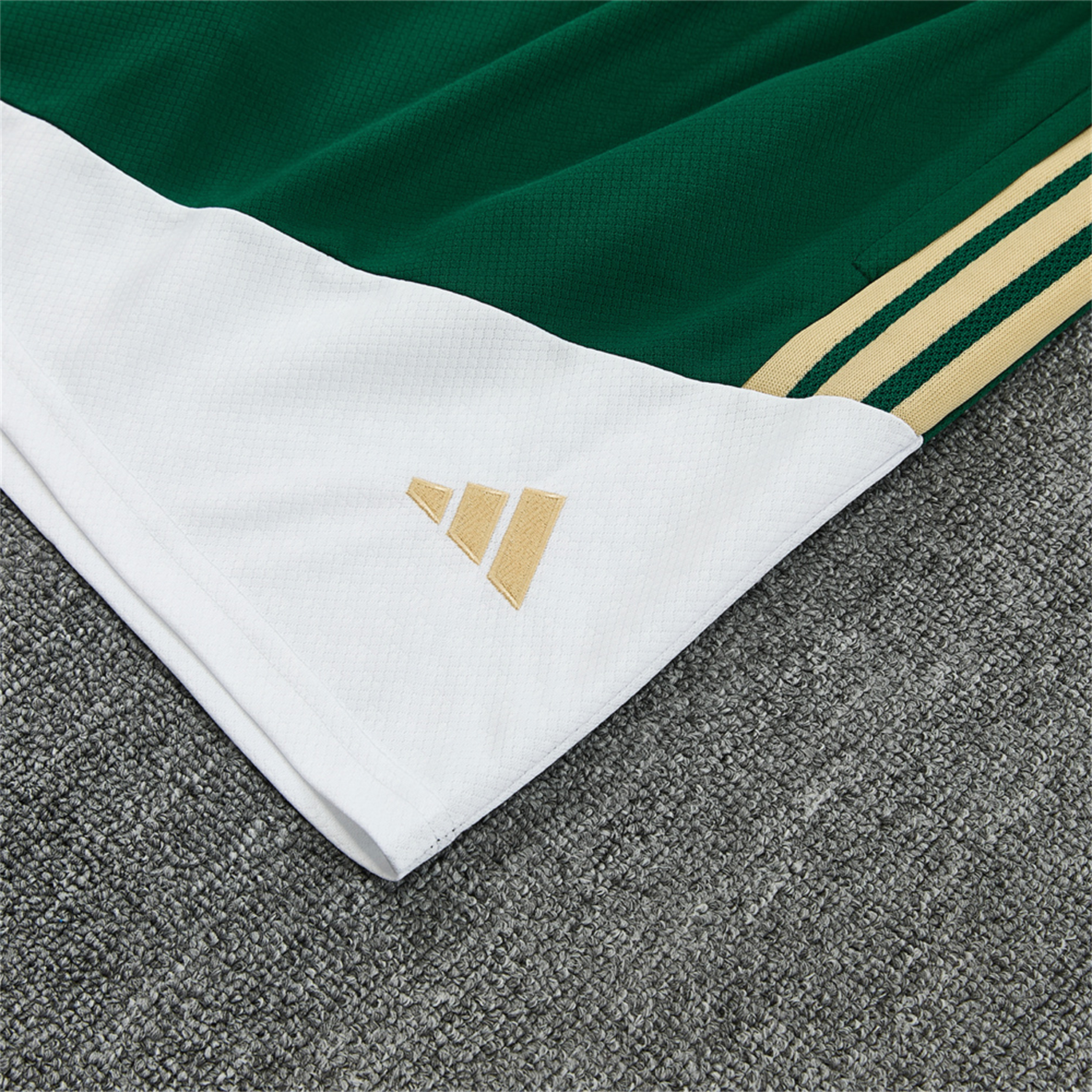 TKH-turbokithub-Italy 2026 Short-Sleeve Training Set - White With Green Accents Top & Green With White Pants