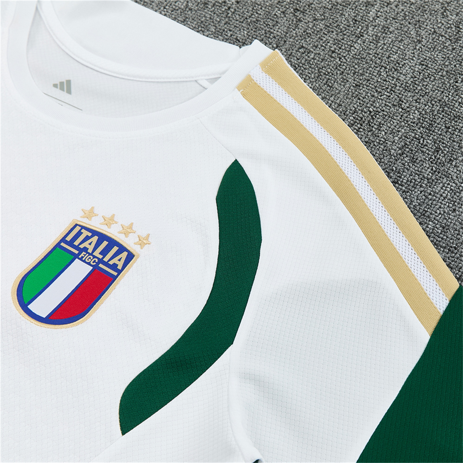 TKH-turbokithub-Italy 2026 Short-Sleeve Training Set - White With Green Accents Top & Green With White Pants