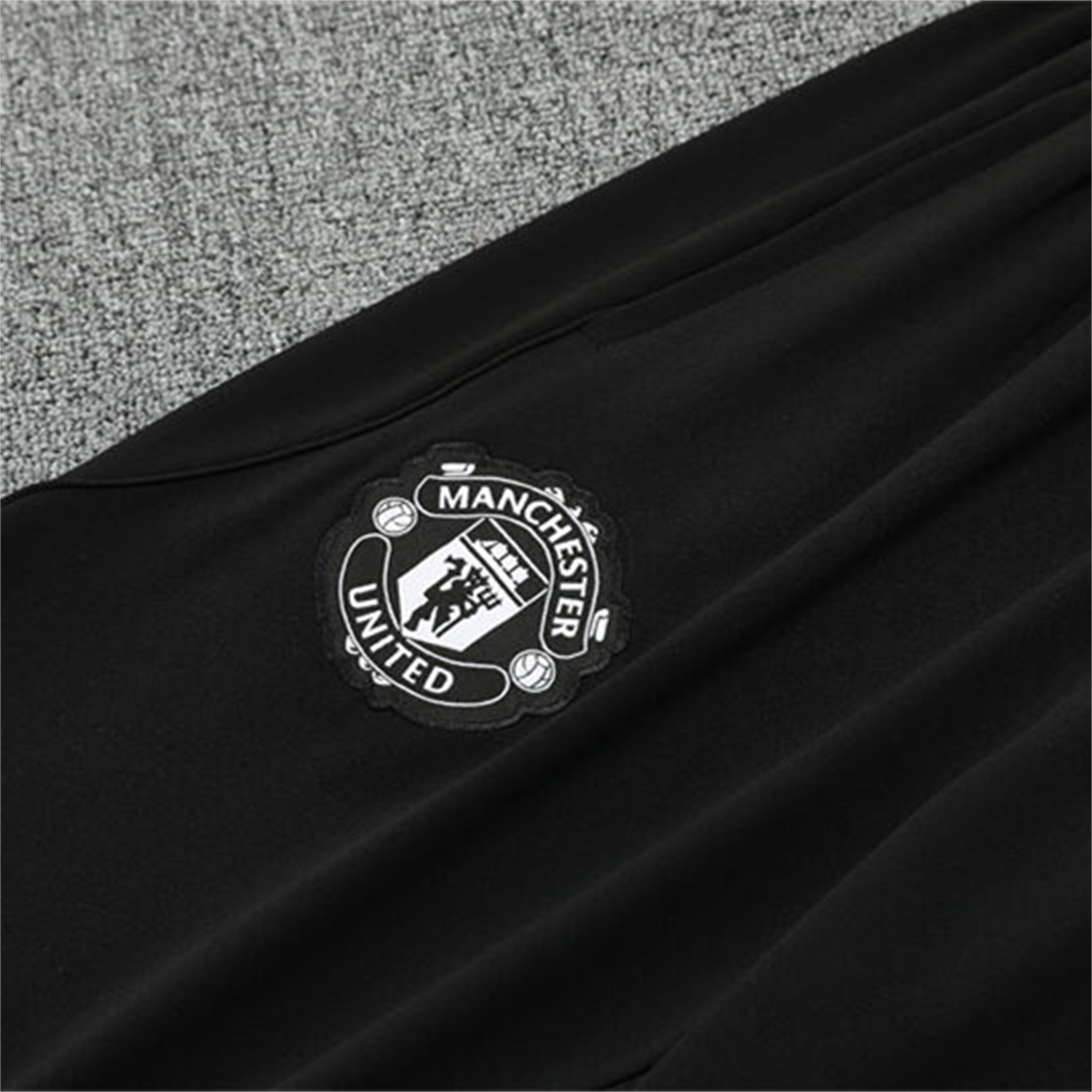 TKH-turbokithub-Manchester United 25-26 Kids Long Sleeve Training Set - White Top & Black Pants