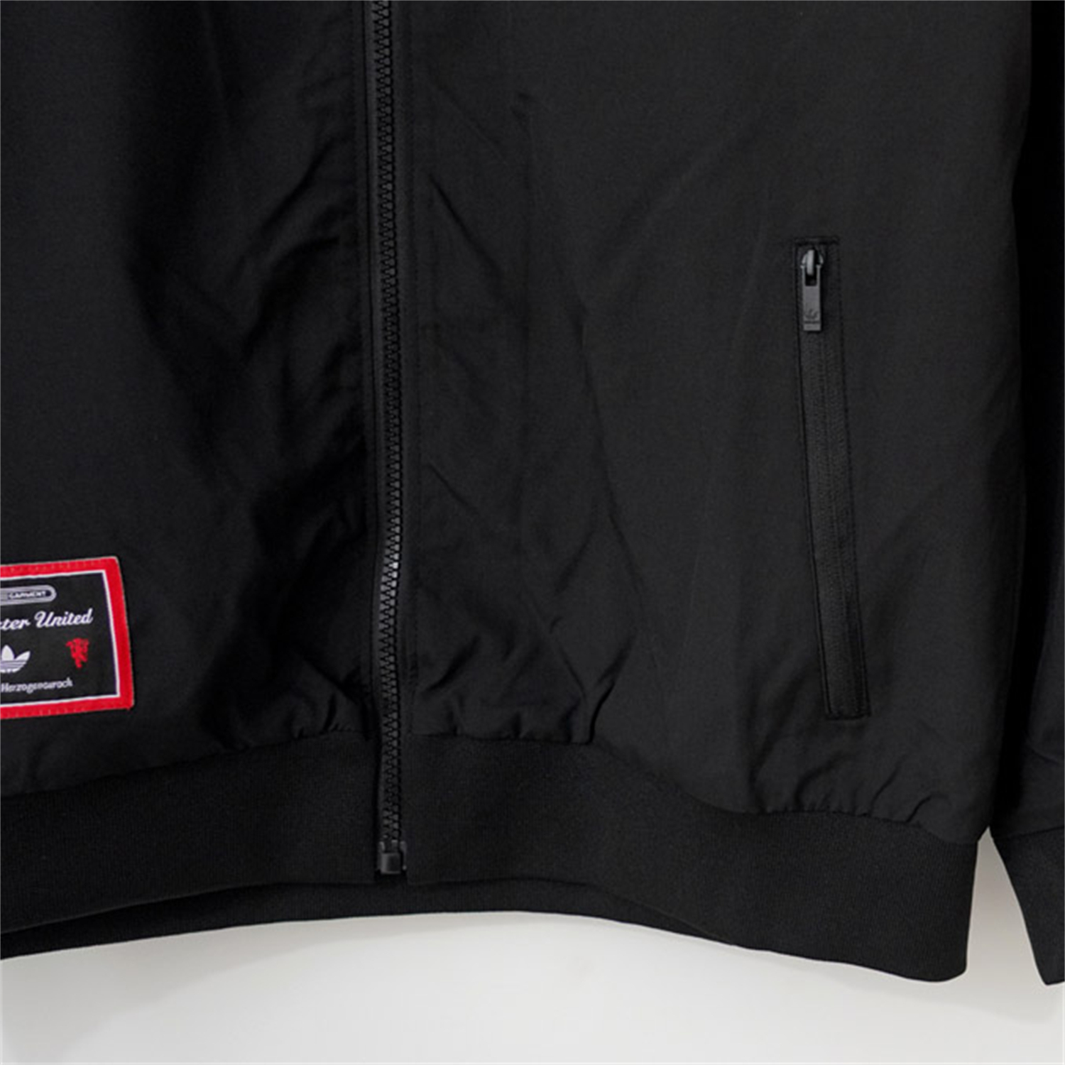 TKH-turbokithub-Retro Manchester United 24-25 Windbreaker Jacket - Black Red Sripe