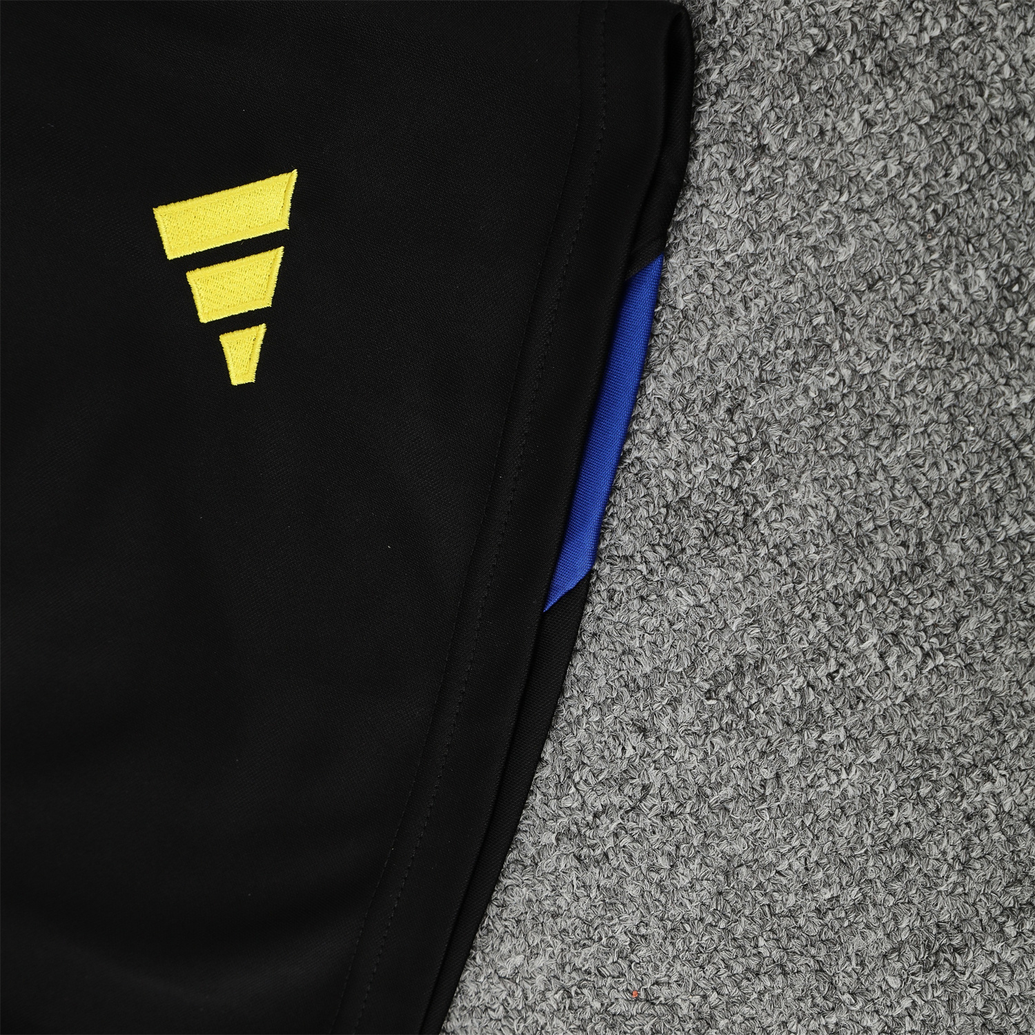 TKH-turbokithub-Manchester United 25-26 Vest Training Set - Black And Light Grey Vest & Black Shorts