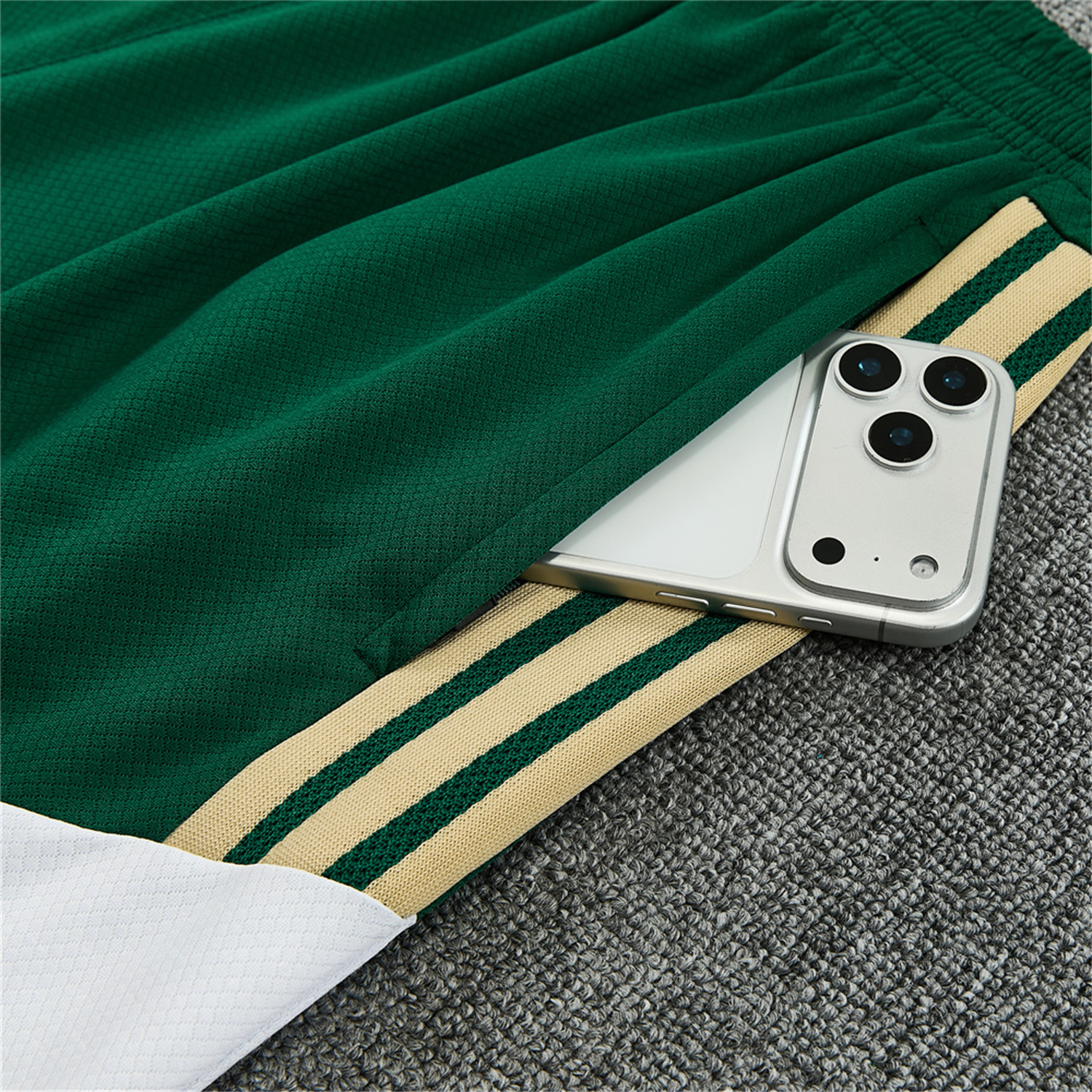 TKH-turbokithub-Italy 2026 Short-Sleeve Training Set - White With Green Accents Top & Green With White Pants