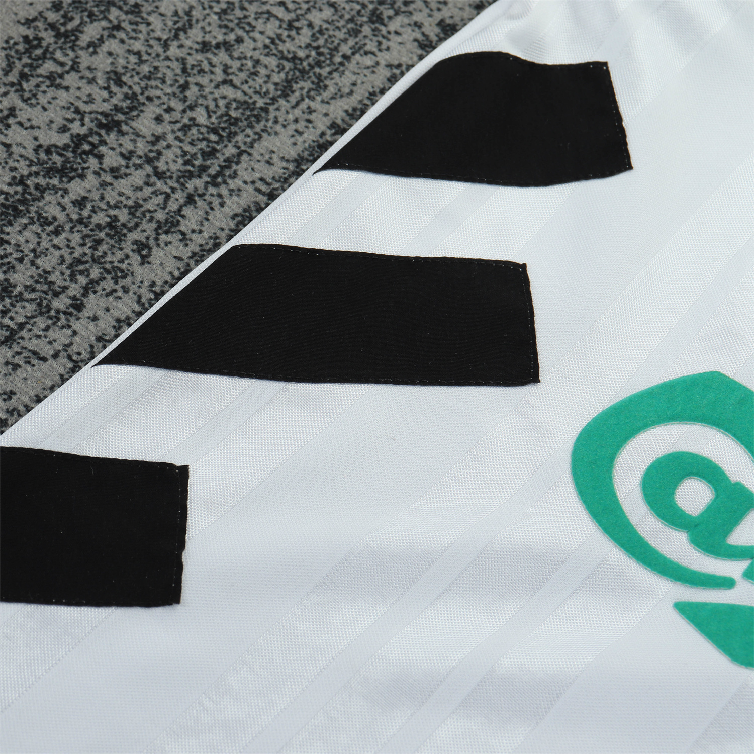 TKH-turbokithub-Retro Liver.pool 1993-95 Away Kids Kit