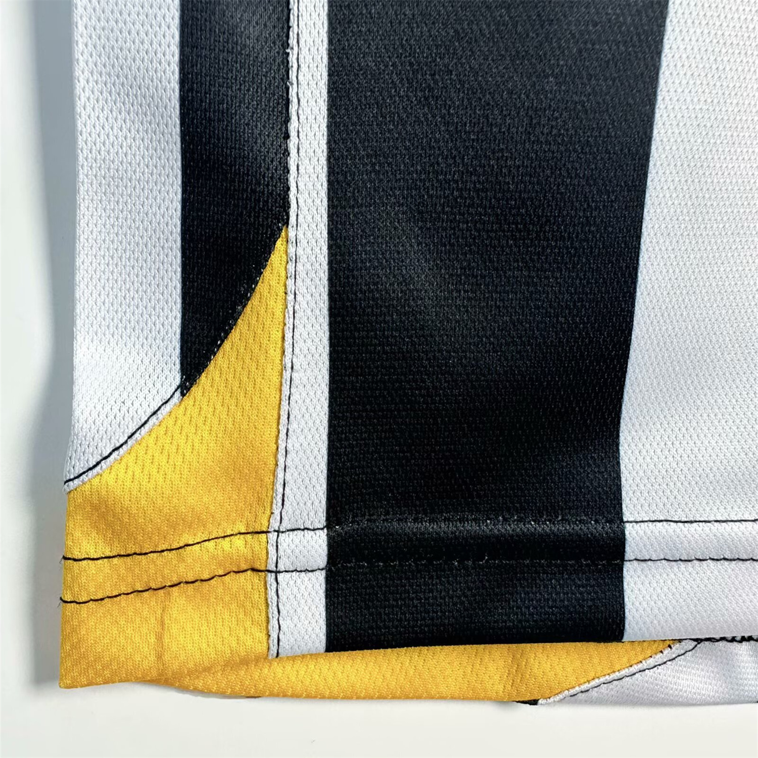 TKH-turbokithub-Retro Juventus 2005-06 Home Jersey