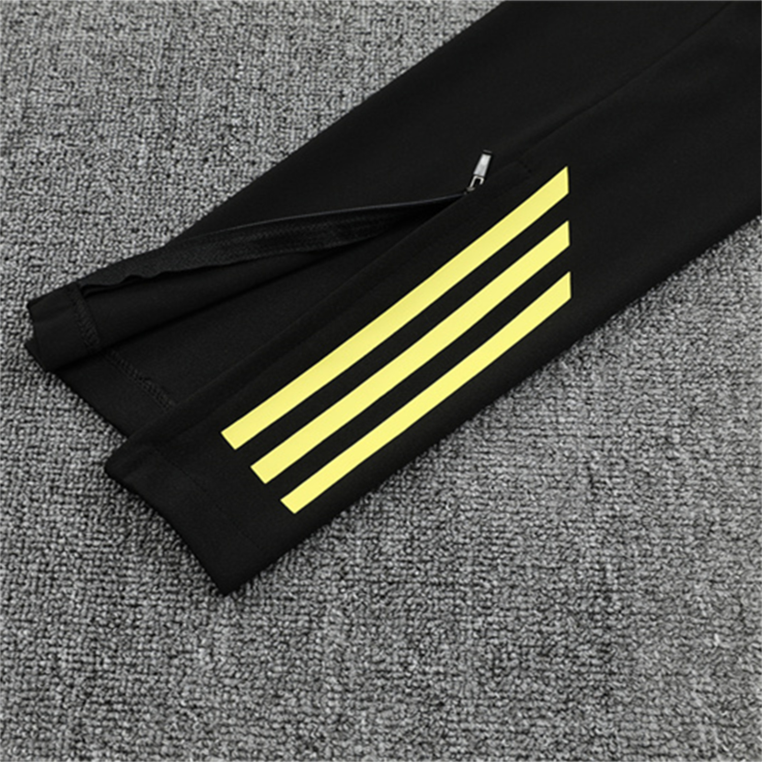 TKH-turbokithub-Juventus 25-26 Long Sleeve Training Set - White Top and Black Pants