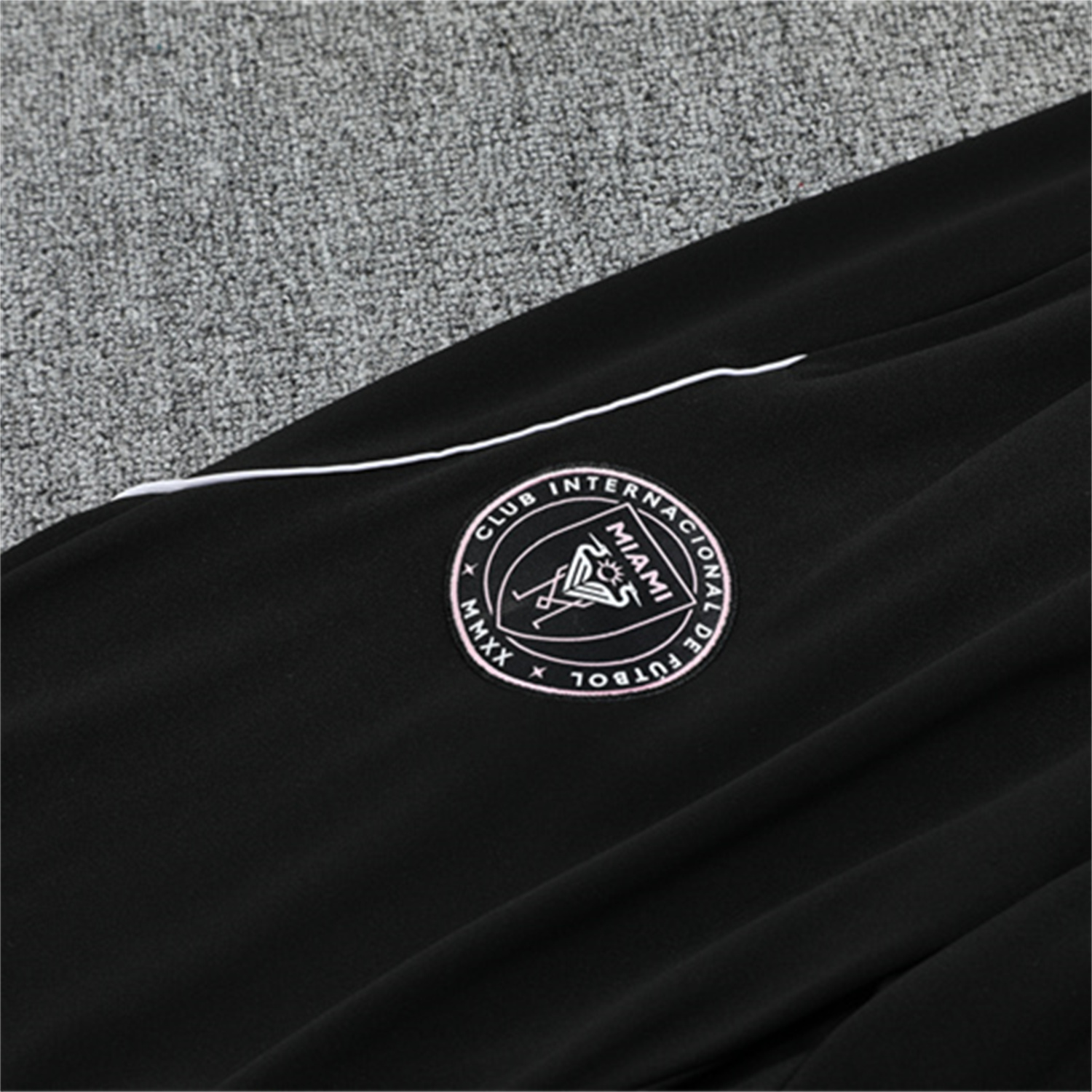 TKH-turbokithub-INT M.A.M 25-26 Kid Long Sleeves Training Set - White Top & Black Pants
