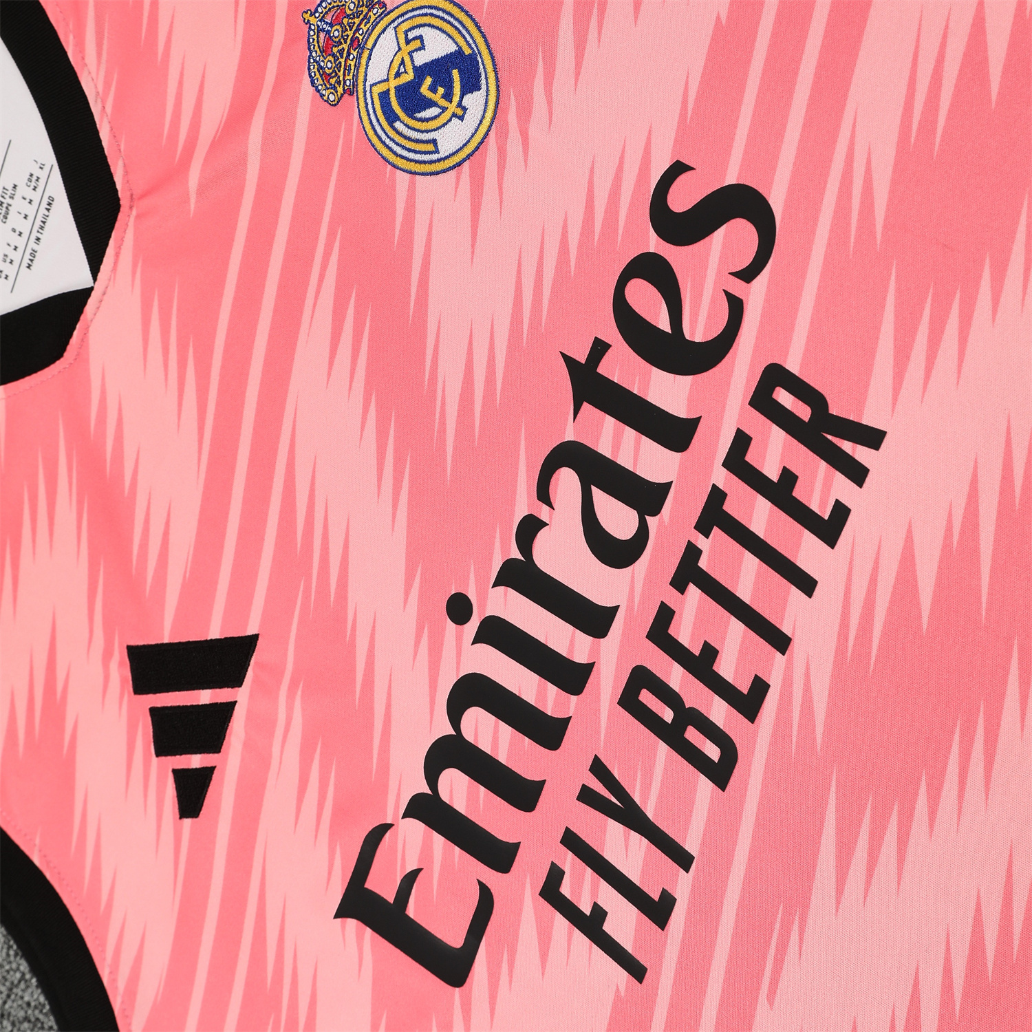 TKH-turbokithub-Real Madrid 25-26 Vest Training Set - Pink Arrow Pattern Vest & Black Shorts