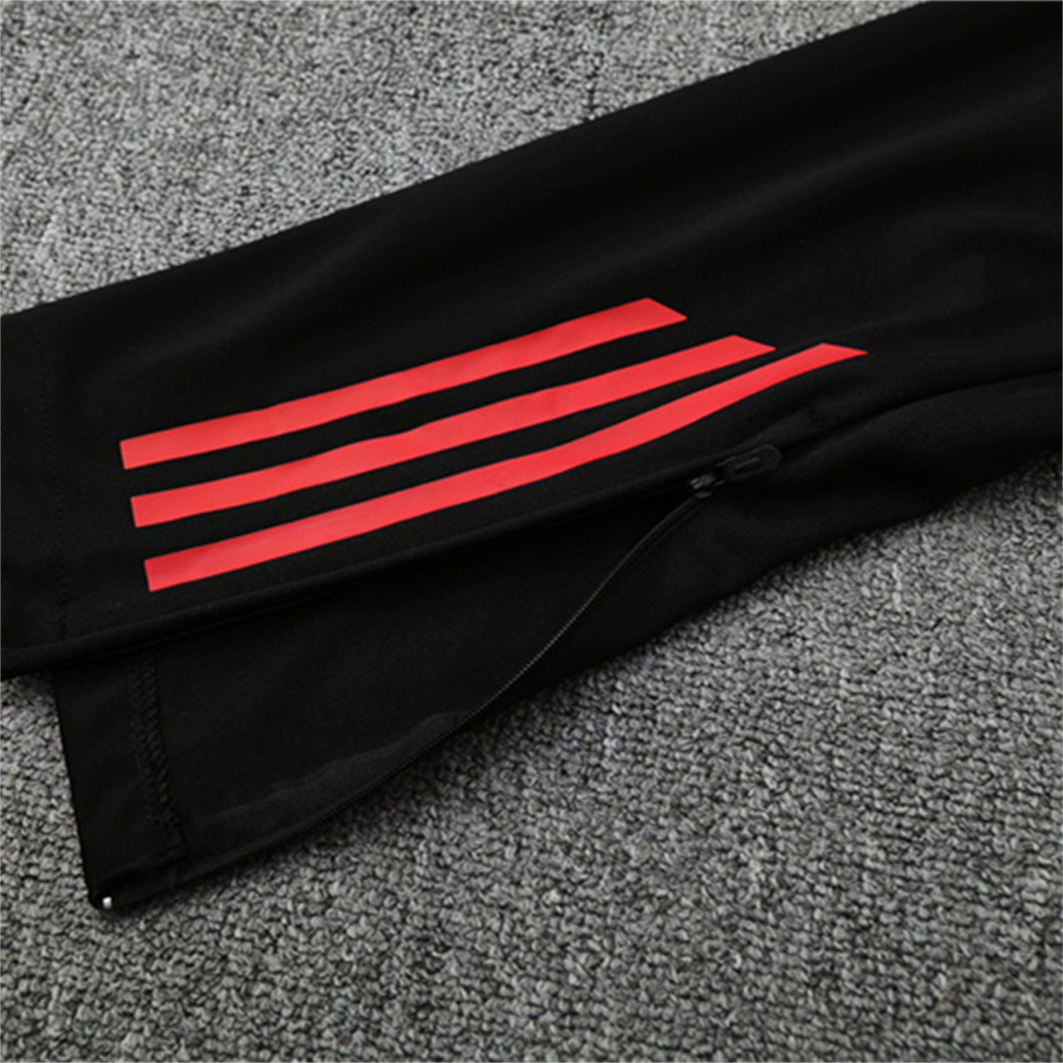 TKH-turbokithub-Liver.pool 25-26 Long Sleeve Training Set - White Top & Black Pants