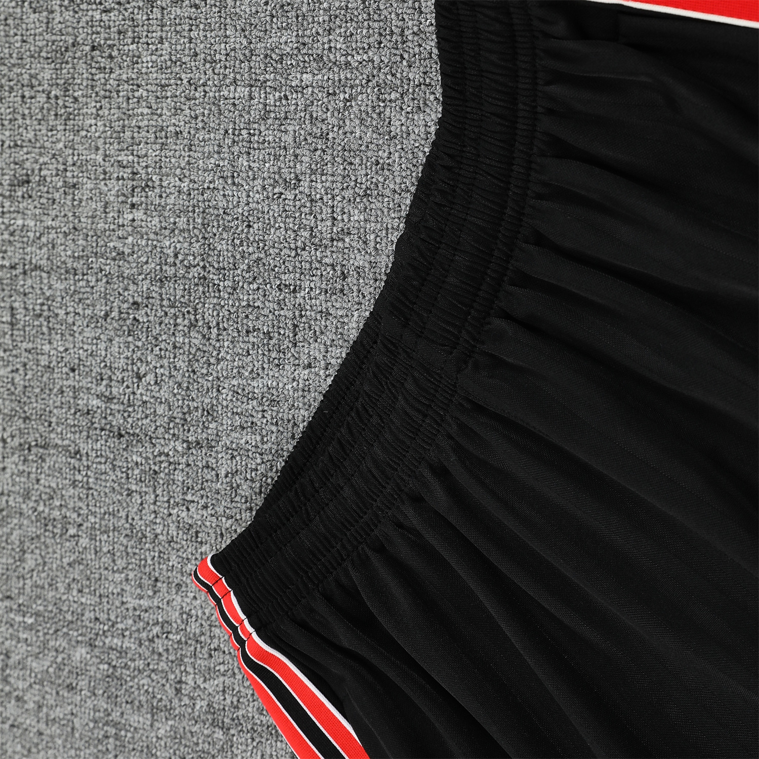 TKH-turbokithub-Manchester United 25-26 Vest Training Set - Red Retro Logo Black Vest & Black Shorts
