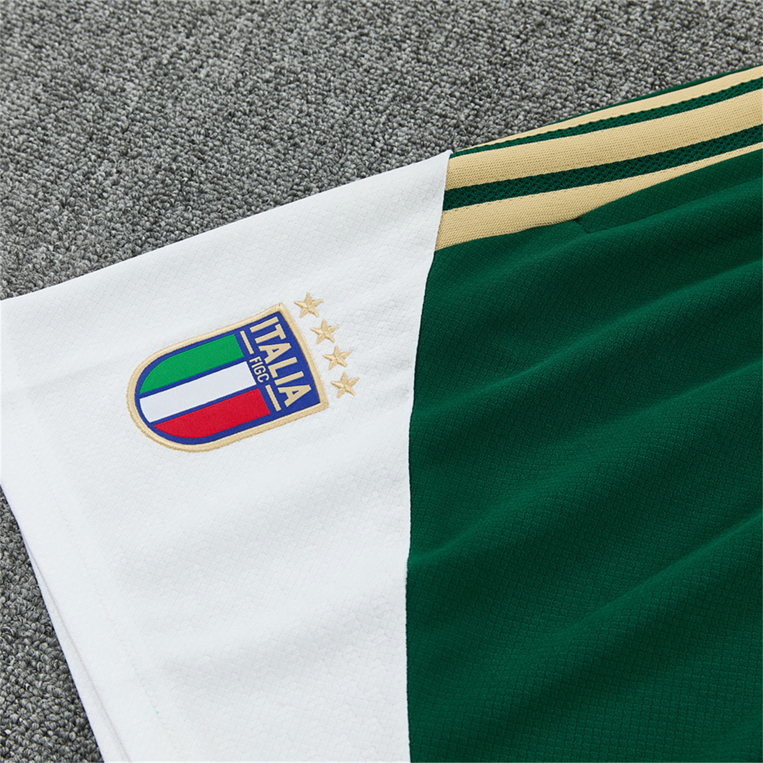 TKH-turbokithub-Italy 2026 Short-Sleeve Training Set - White With Green Accents Top & Green With White Pants