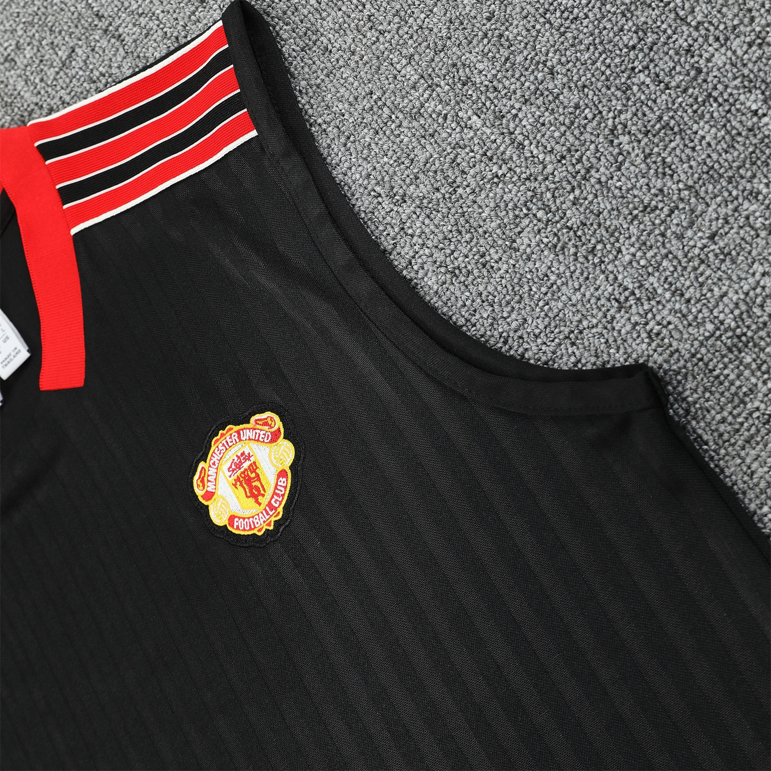 TKH-turbokithub-Manchester United 25-26 Vest Training Set - Red Retro Logo Black Vest & Black Shorts