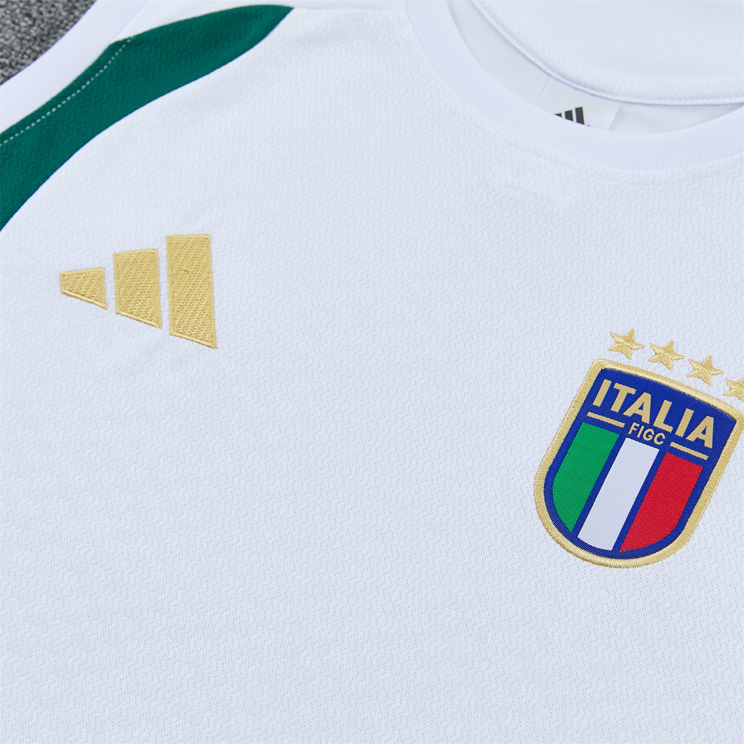 TKH-turbokithub-Italy 2026 Vest Training Set - White Vest and Green Shorts