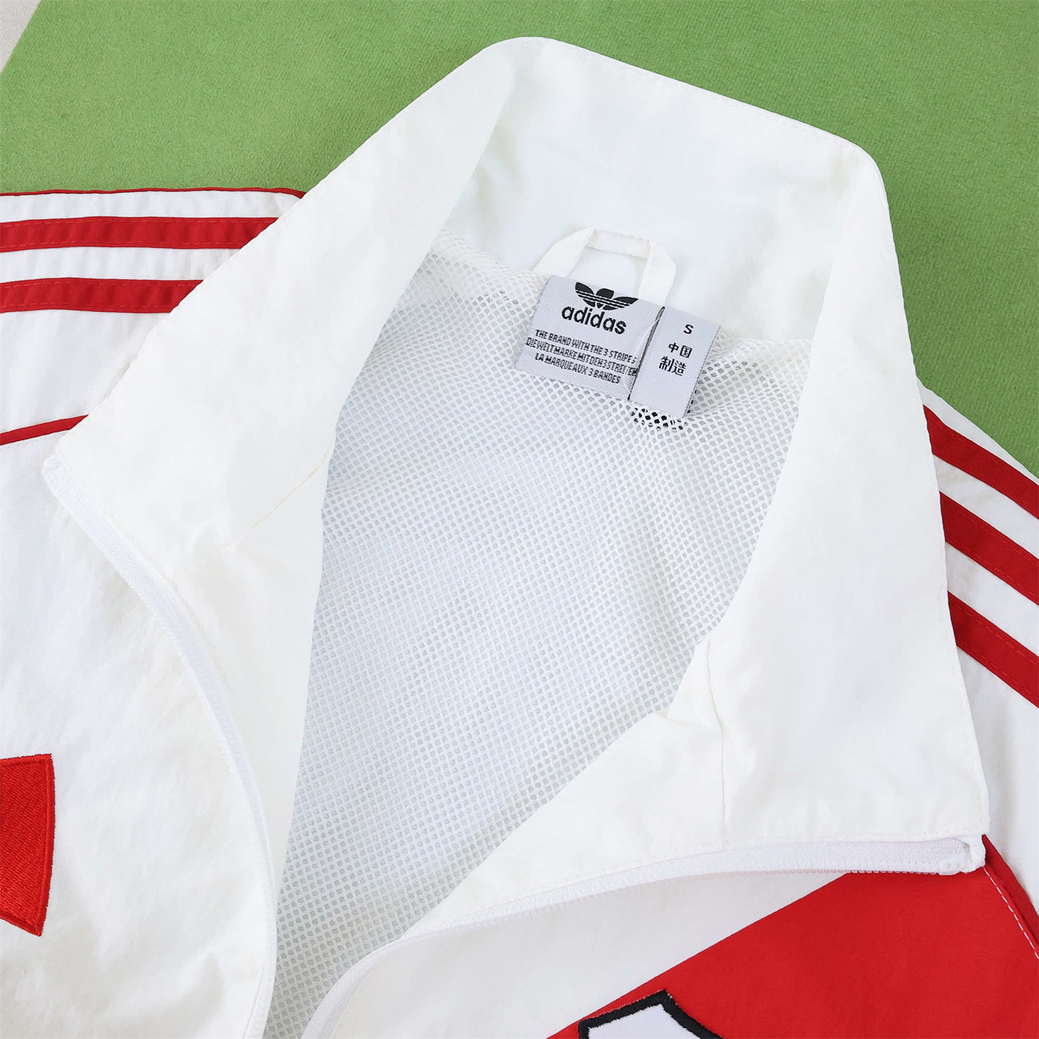 TKH-turbokithub-River Plate 25-26 Throwback Windbreaker Jacket - White