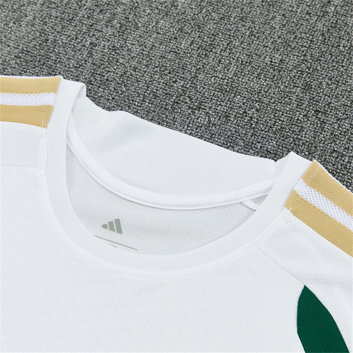 TKH-turbokithub-Italy 2026 Short-Sleeve Training Set - White With Green Accents Top & Green With White Pants