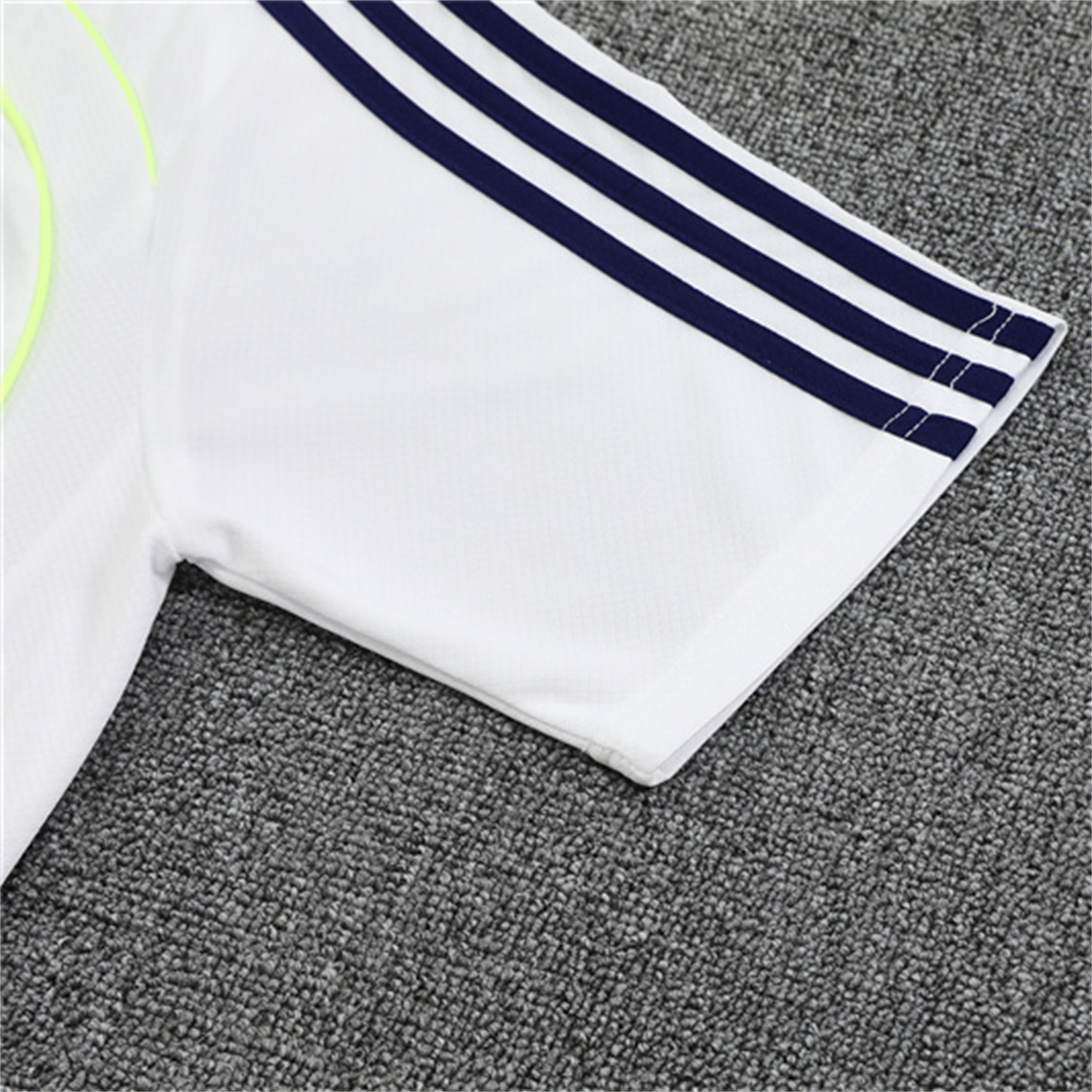 TKH-turbokithub-Real Madrid 25-26 Kids Short-Sleeve Training Set - White Urban Purist Style Top and Blue Shorts