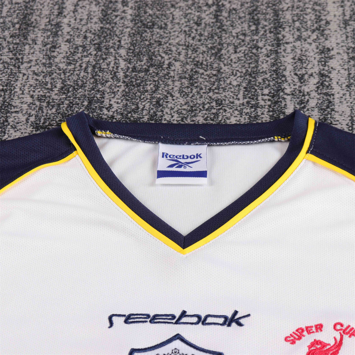TKH-turbokithub-Retro Liver.pool 2001-02 Away Kids Kit
