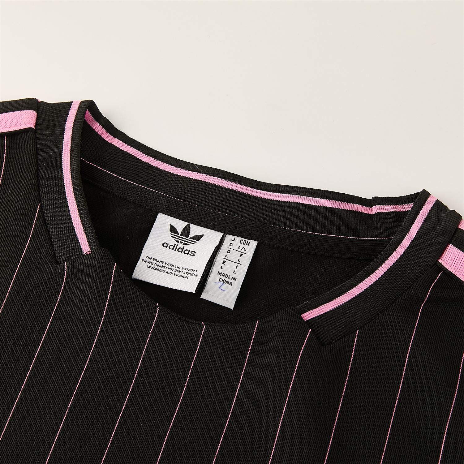 TKH-turbokithub-Juventus 26-27 Short-Sleeve Training Set - Pink Lines Black Top & Shorts