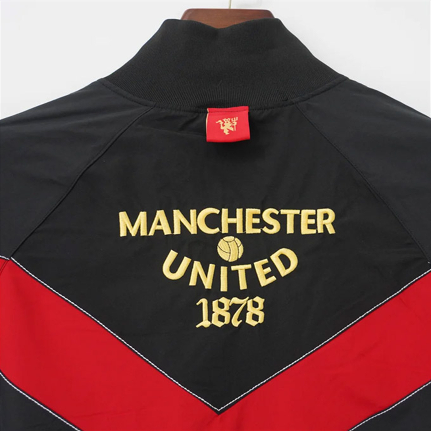 TKH-turbokithub-Retro Manchester United 2006-07 Windbreaker Jacket - Black Red