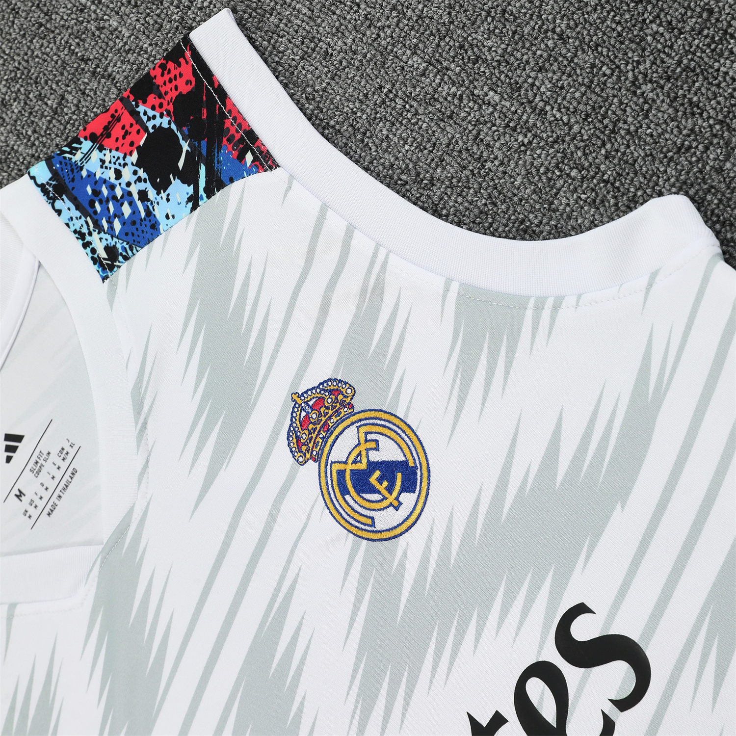 TKH-turbokithub-Real Madrid 25-26 Vest Training Set - Grey Arrow Pattern Vest & Black Shorts