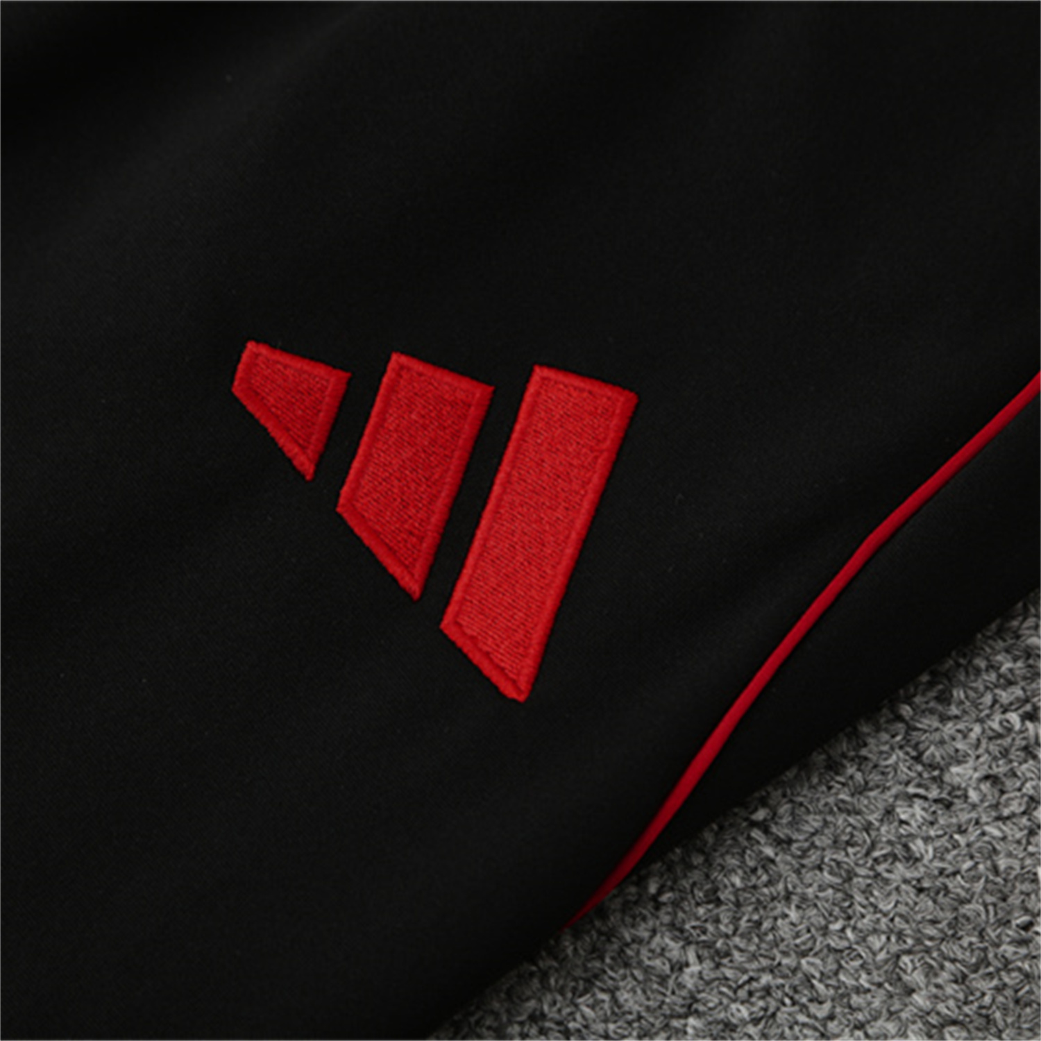 TKH-turbokithub-Manchester United 25-26 Kid Long Sleeves Training Set - White Top & Black Pants