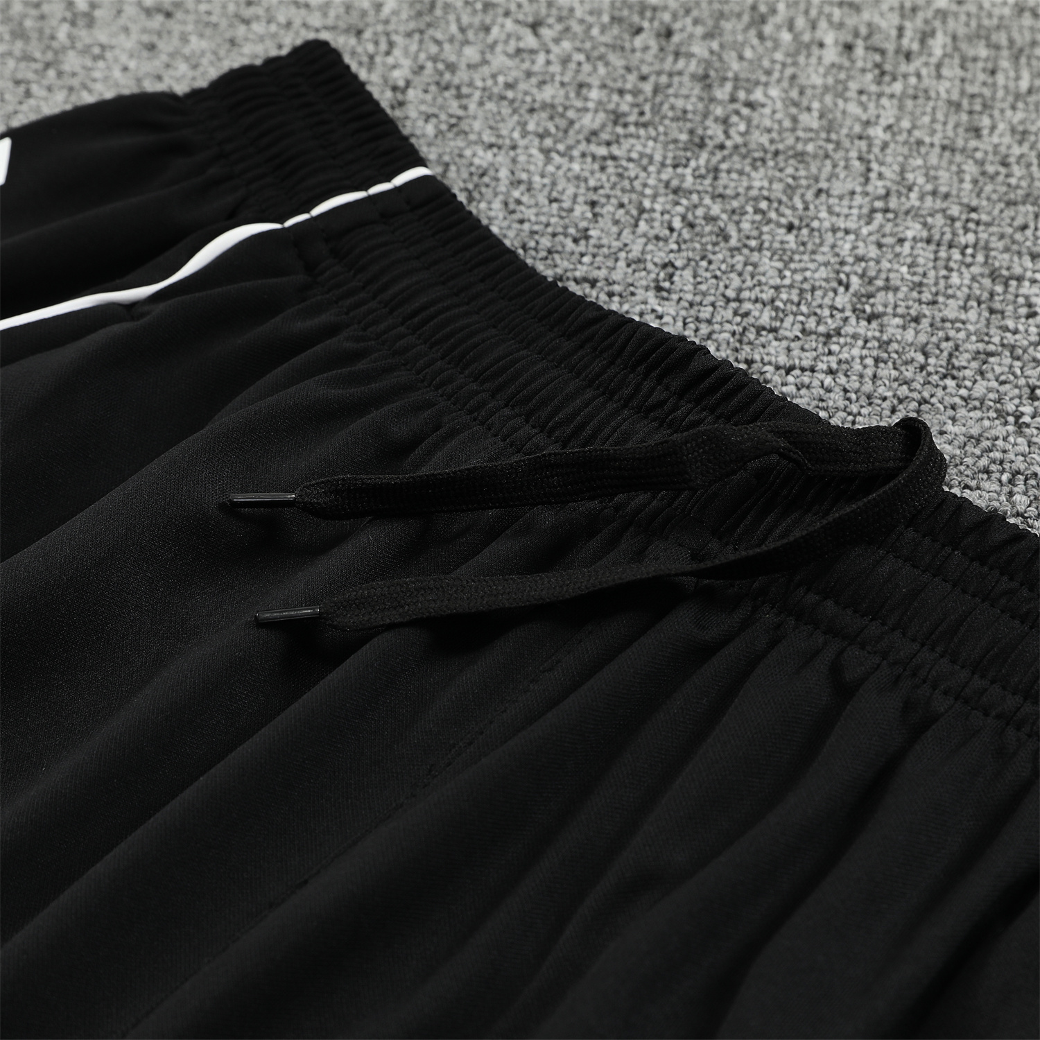 TKH-turbokithub-Real Madrid 25-26 Vest Training Set - Grey Arrow Pattern Vest & Black Shorts