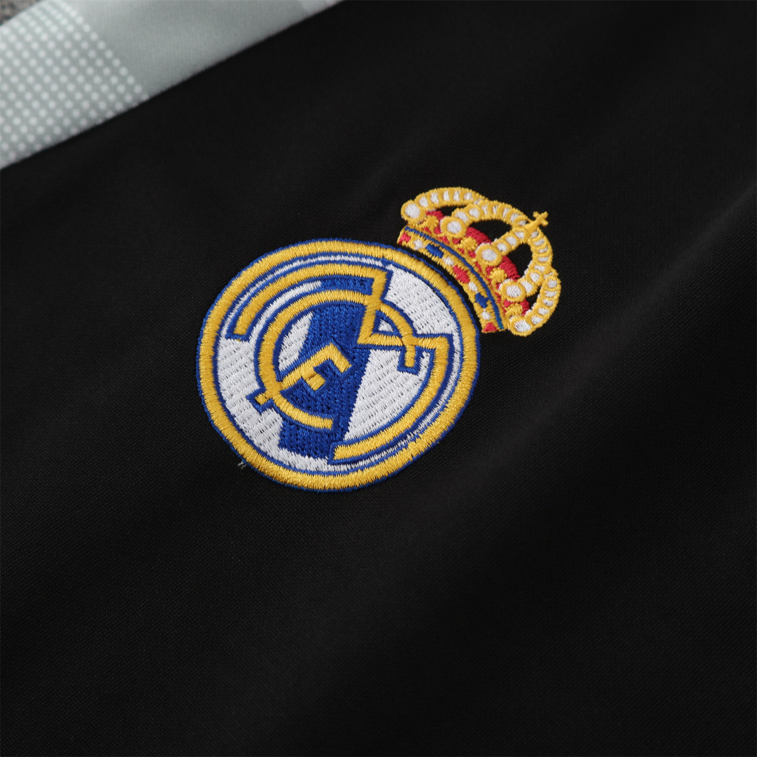 TKH-turbokithub-Real Madrid 25-26 Traning Hoodie Set - Triangular Spots White Hoodie With Black Pants