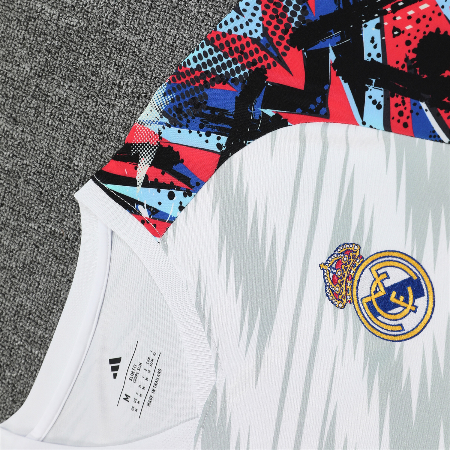 TKH-turbokithub-Real Madrid 25-26 Short-Sleeve Training Set - Grey Arrow Pattern Top & Black Shorts