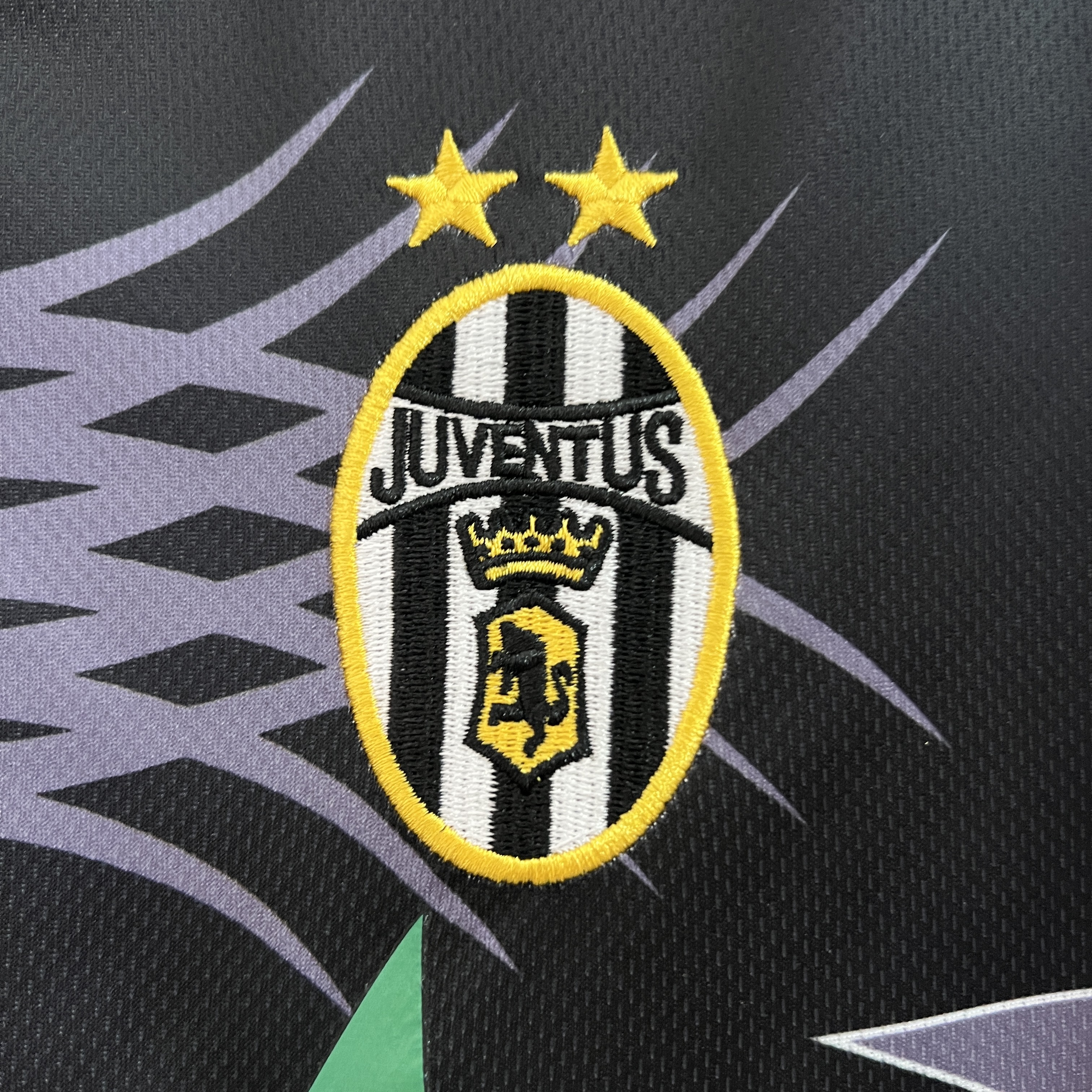 TKH-turbokithub-Retro Juventus 2001-02 Black Goalkeeper Jersey