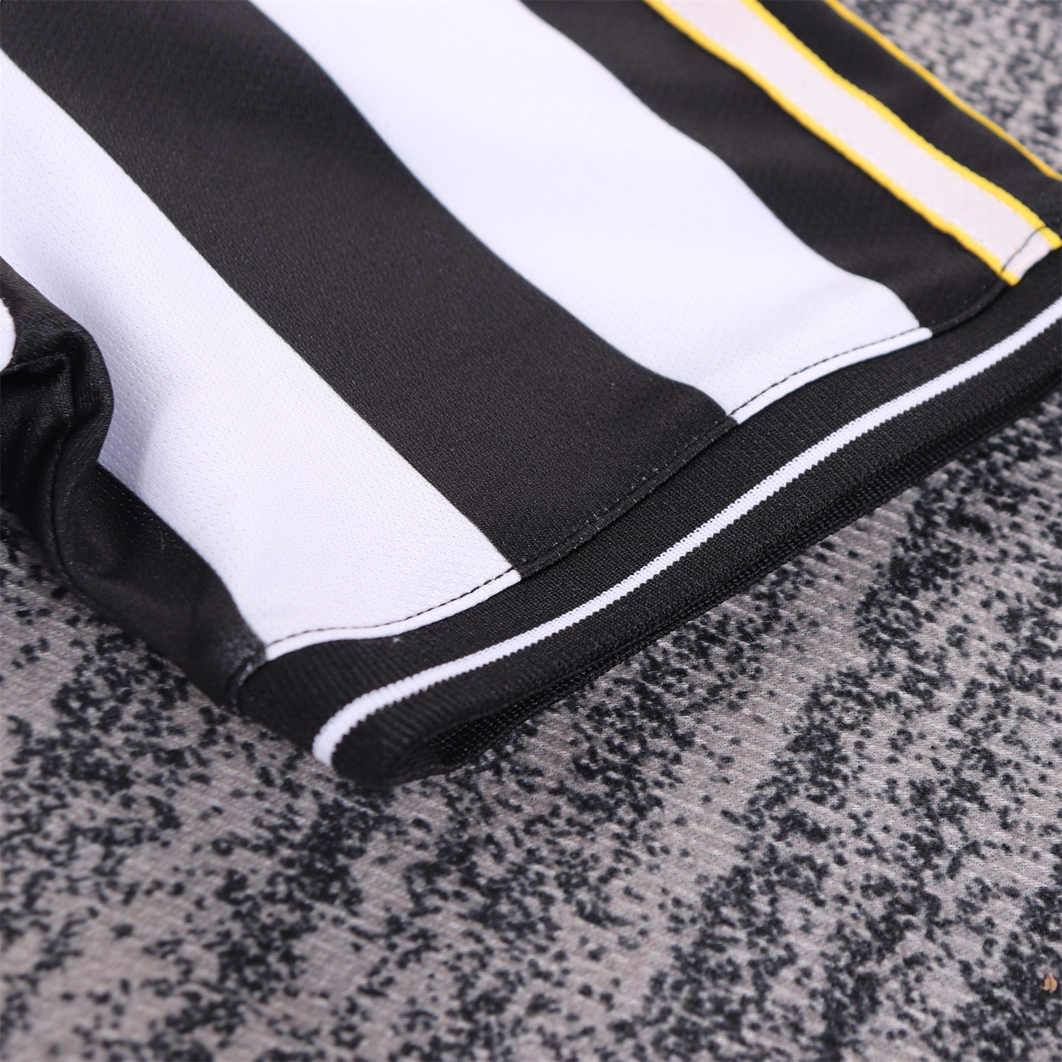 TKH-turbokithub-Retro Newcastle United 1997-99 Home Kids Kit