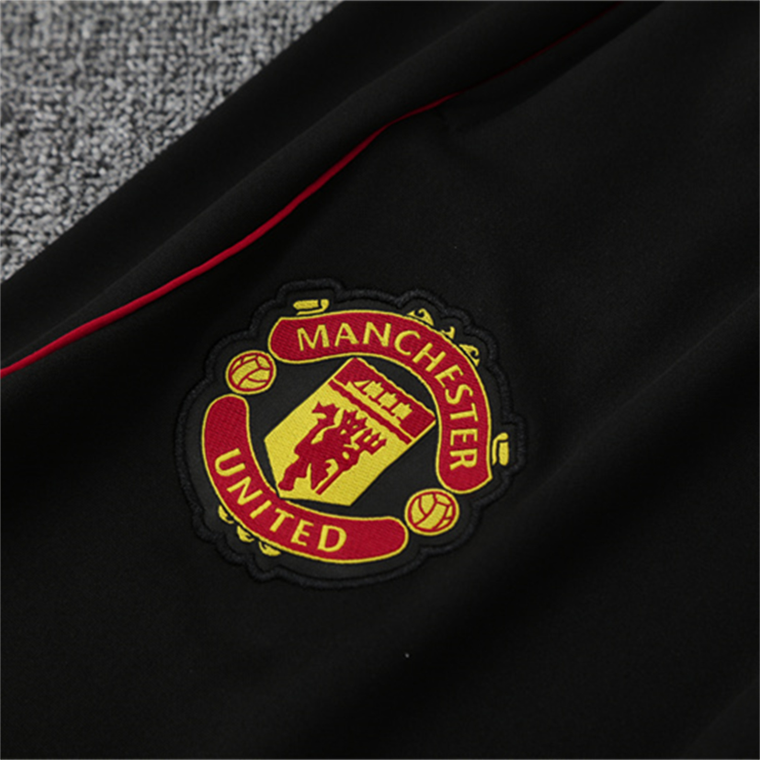TKH-turbokithub-Manchester United 25-26 Kid Long Sleeves Training Set - White Top & Black Pants