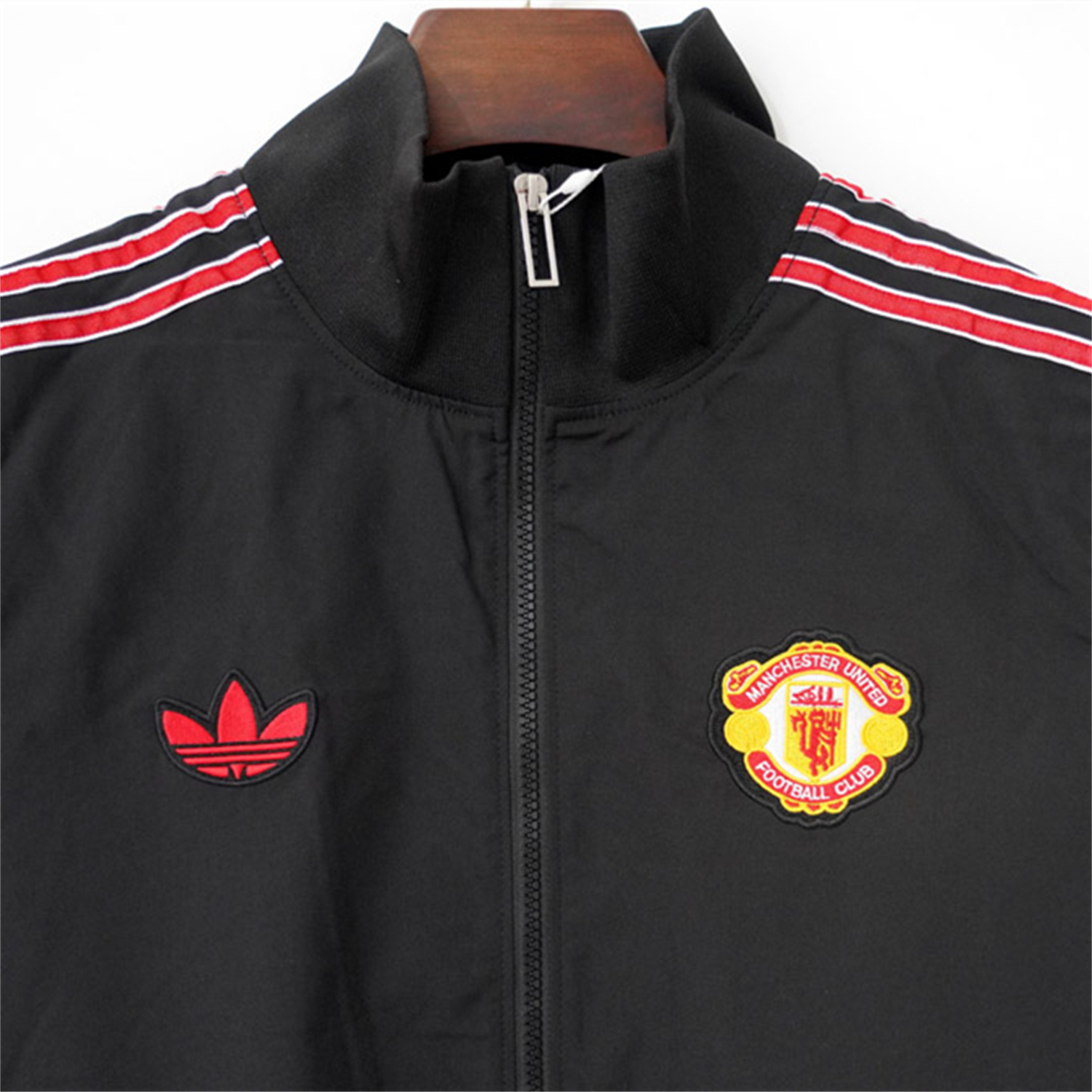 TKH-turbokithub-Retro Manchester United 24-25 Windbreaker Jacket - Black Red Sripe